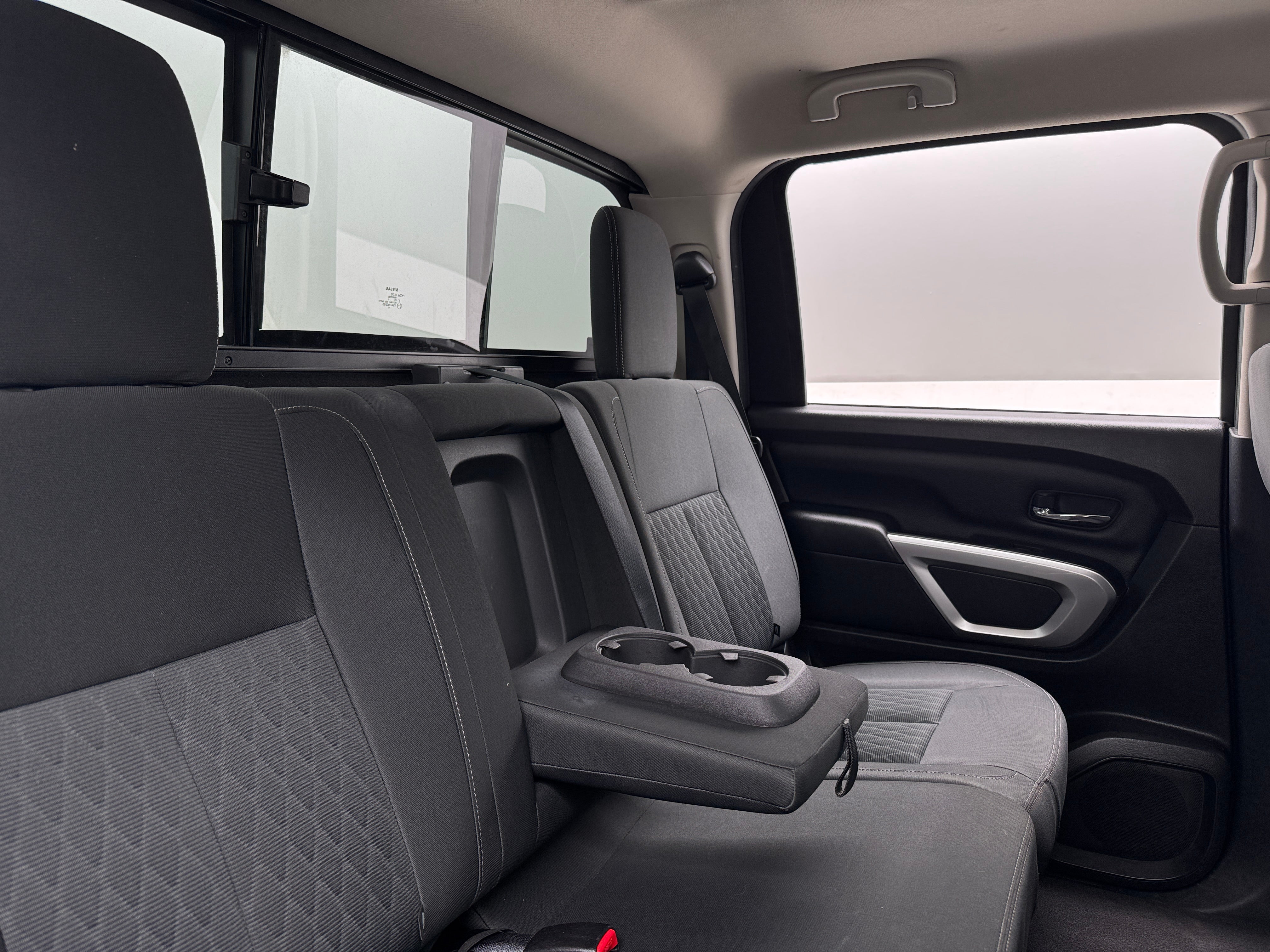 2017 Nissan Titan SV 6