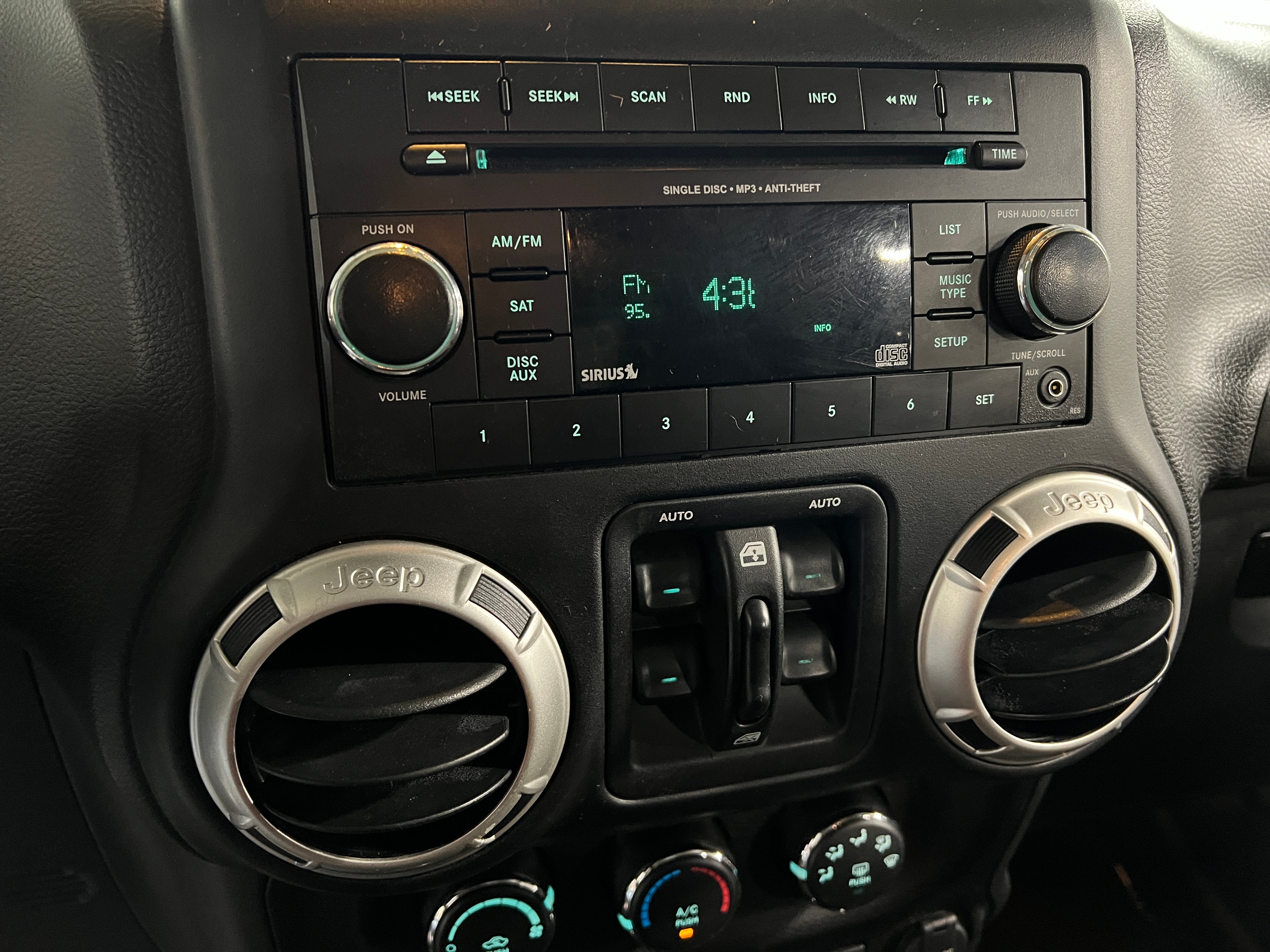 2018 Jeep Wrangler Unlimited Sahara 4