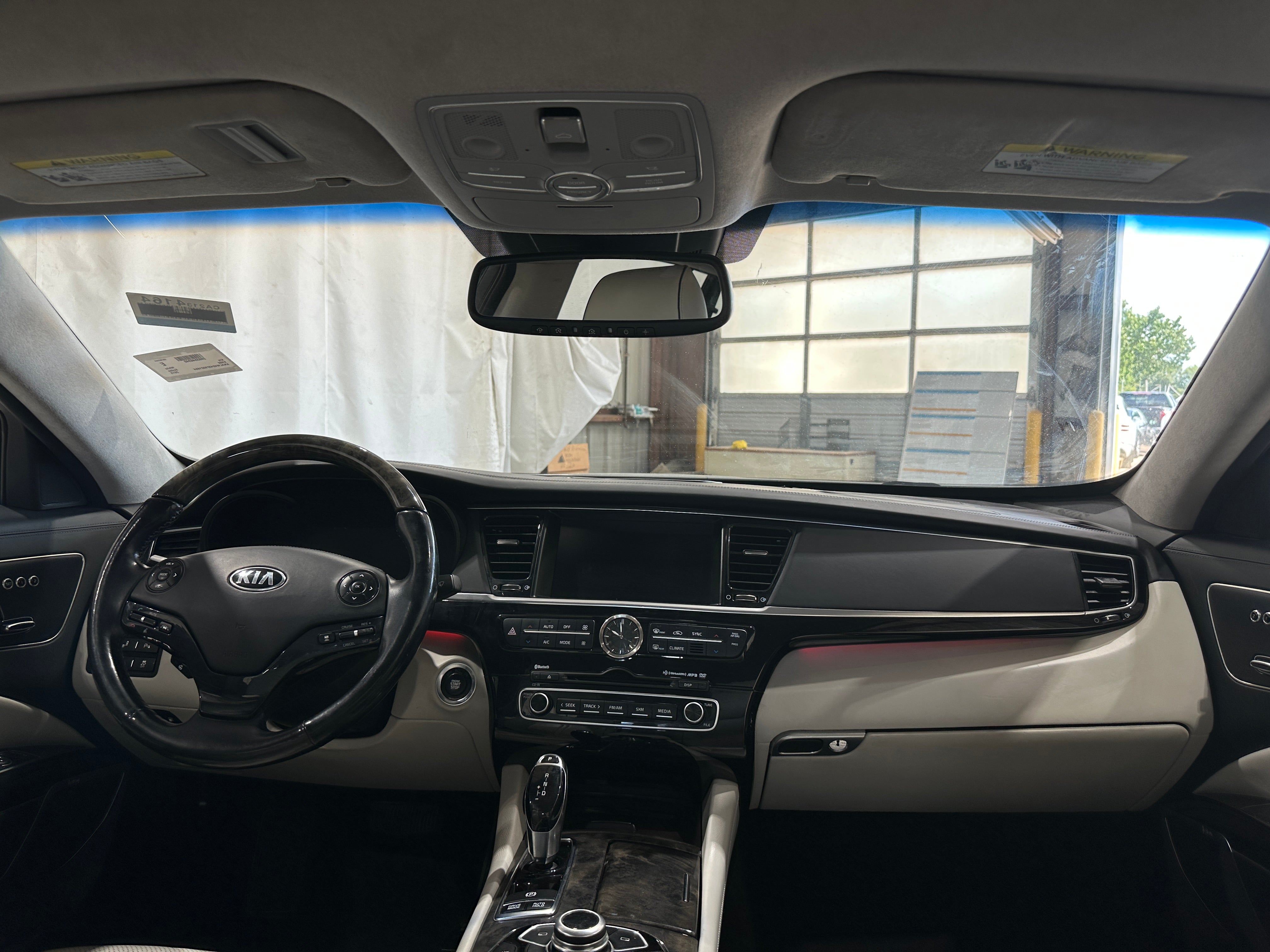 2015 Kia K900 Luxury 2