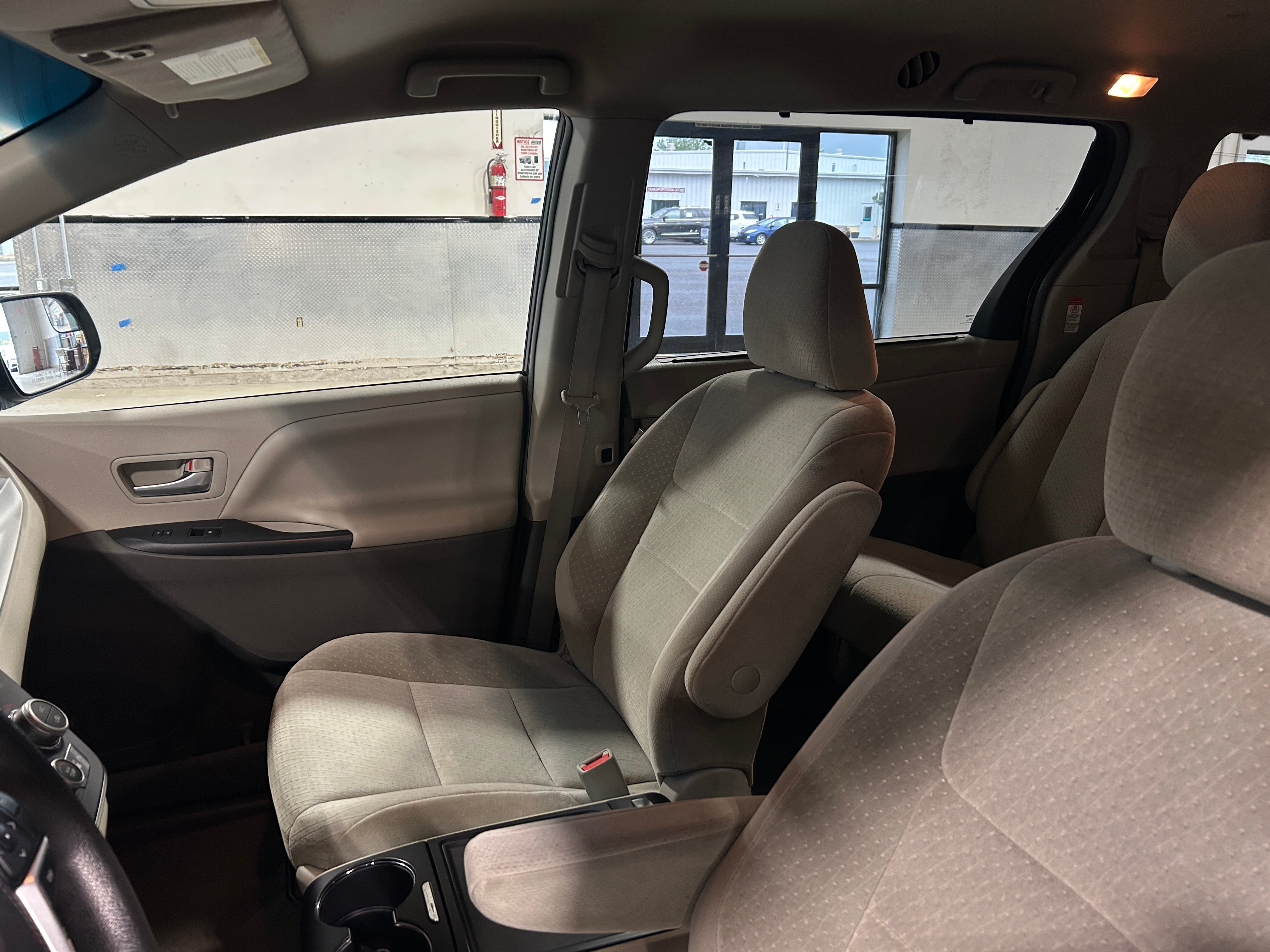 2015 Toyota Sienna LE 2