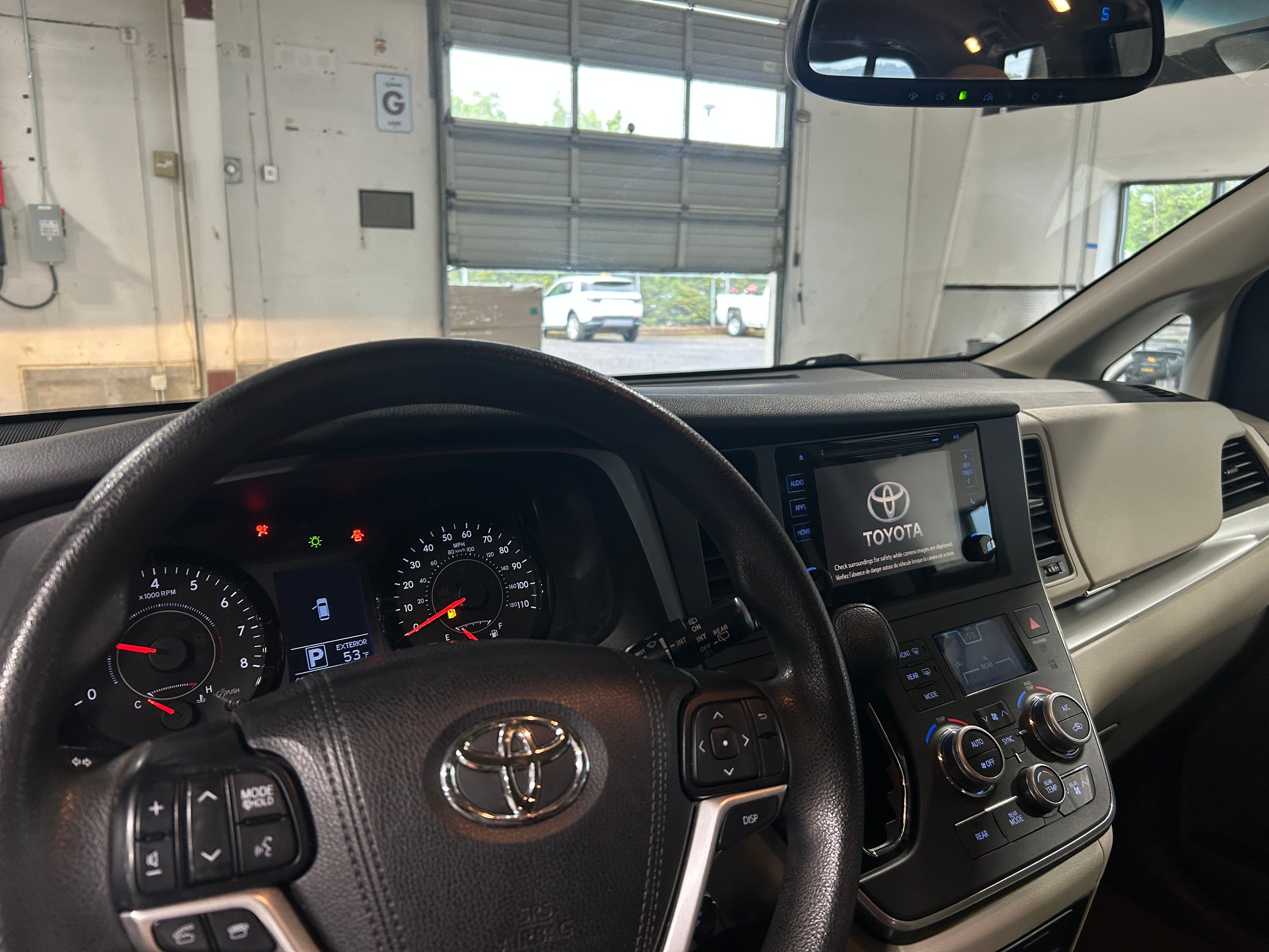2015 Toyota Sienna LE 3