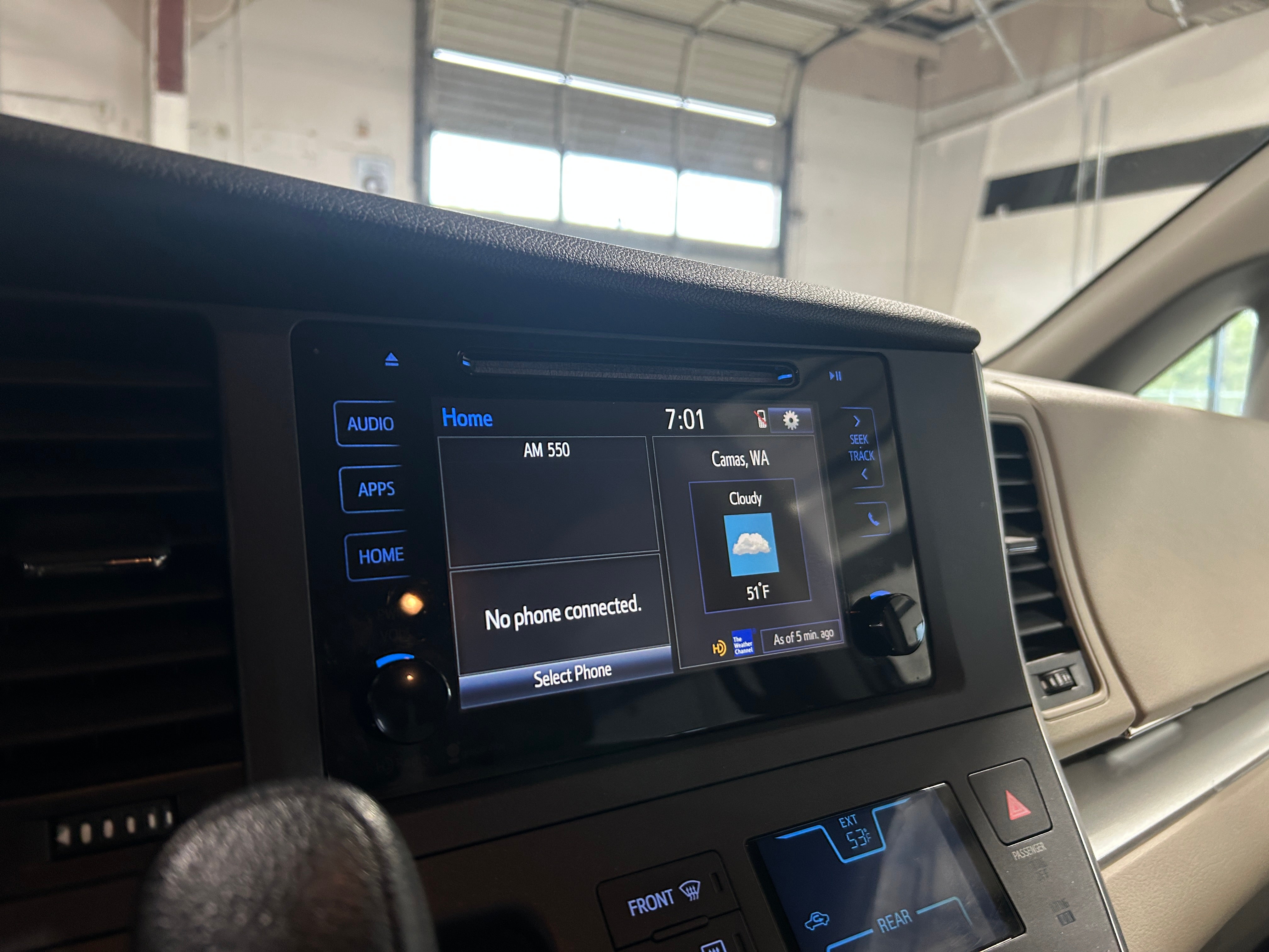 2015 Toyota Sienna LE 4