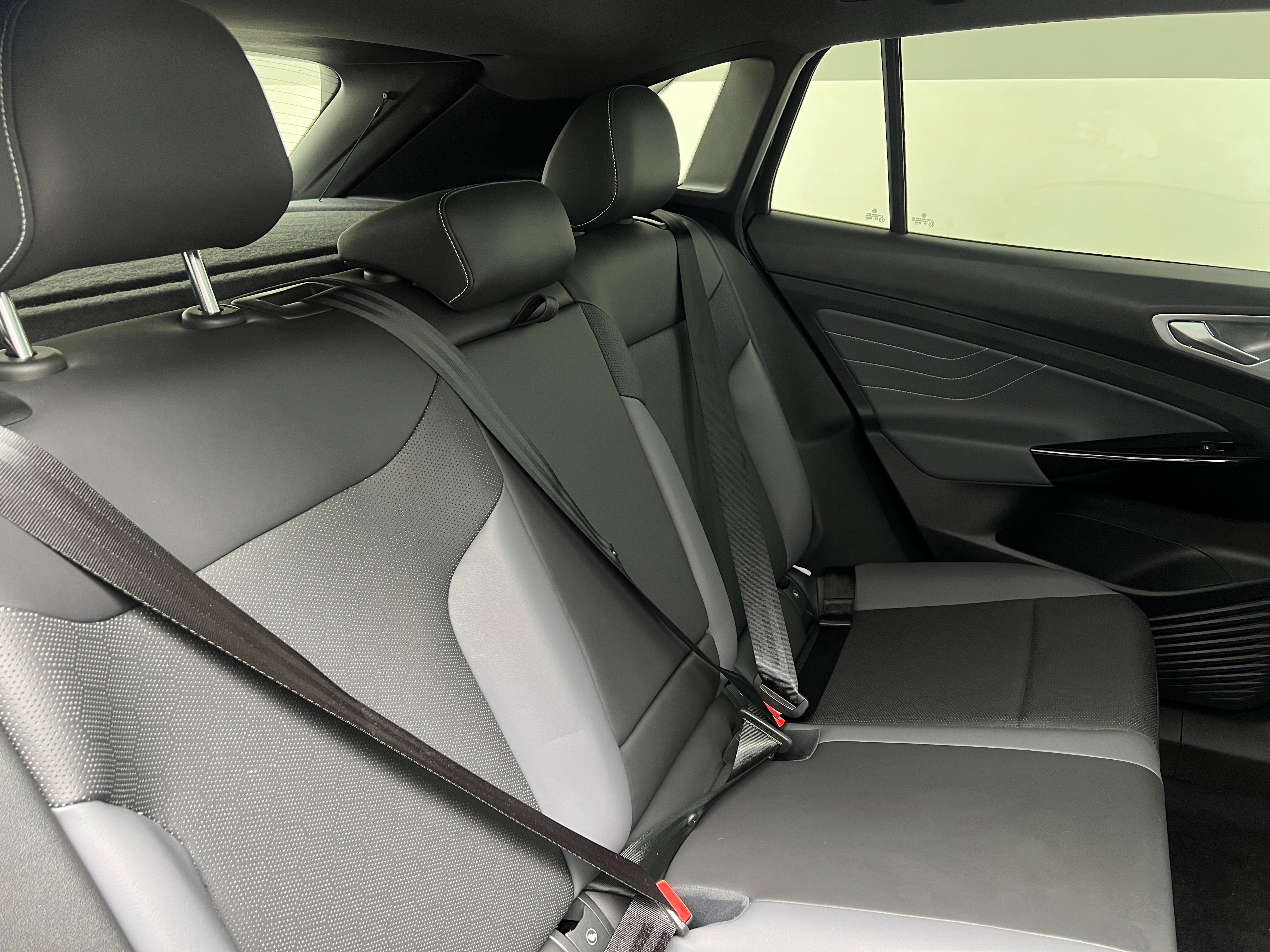 2023 Volkswagen ID.4 Pro S 5