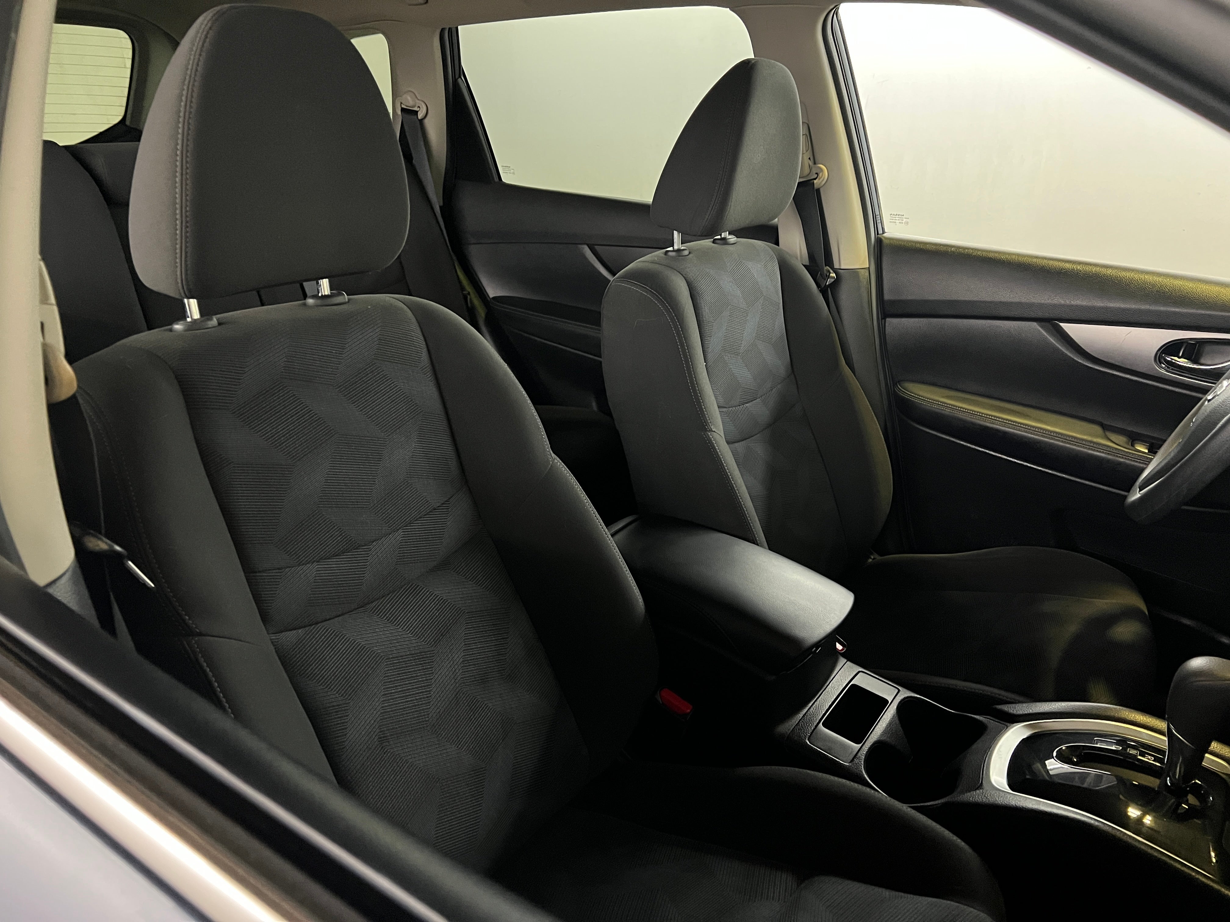 2016 Nissan Rogue SV 2