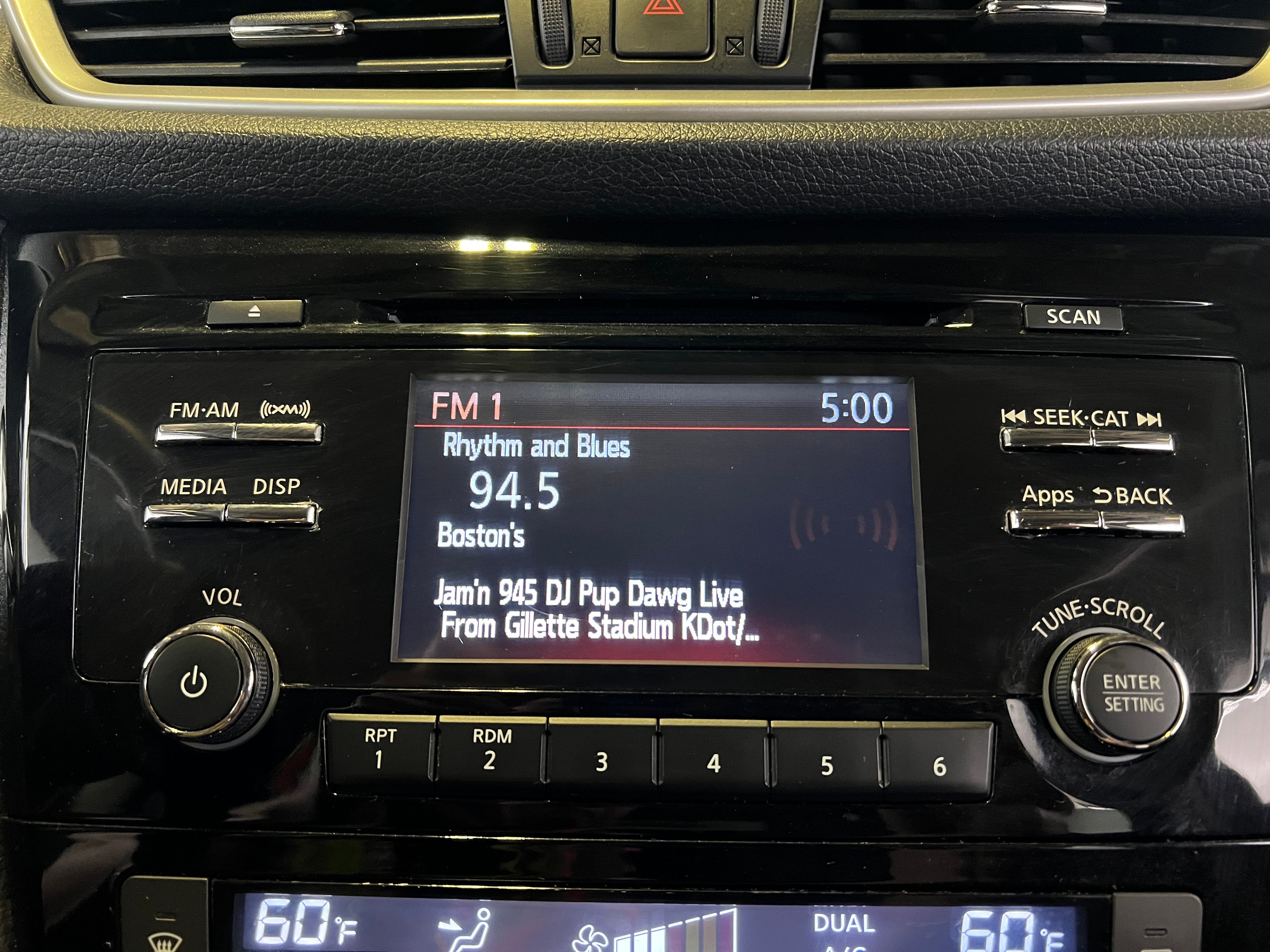 2016 Nissan Rogue SV 4