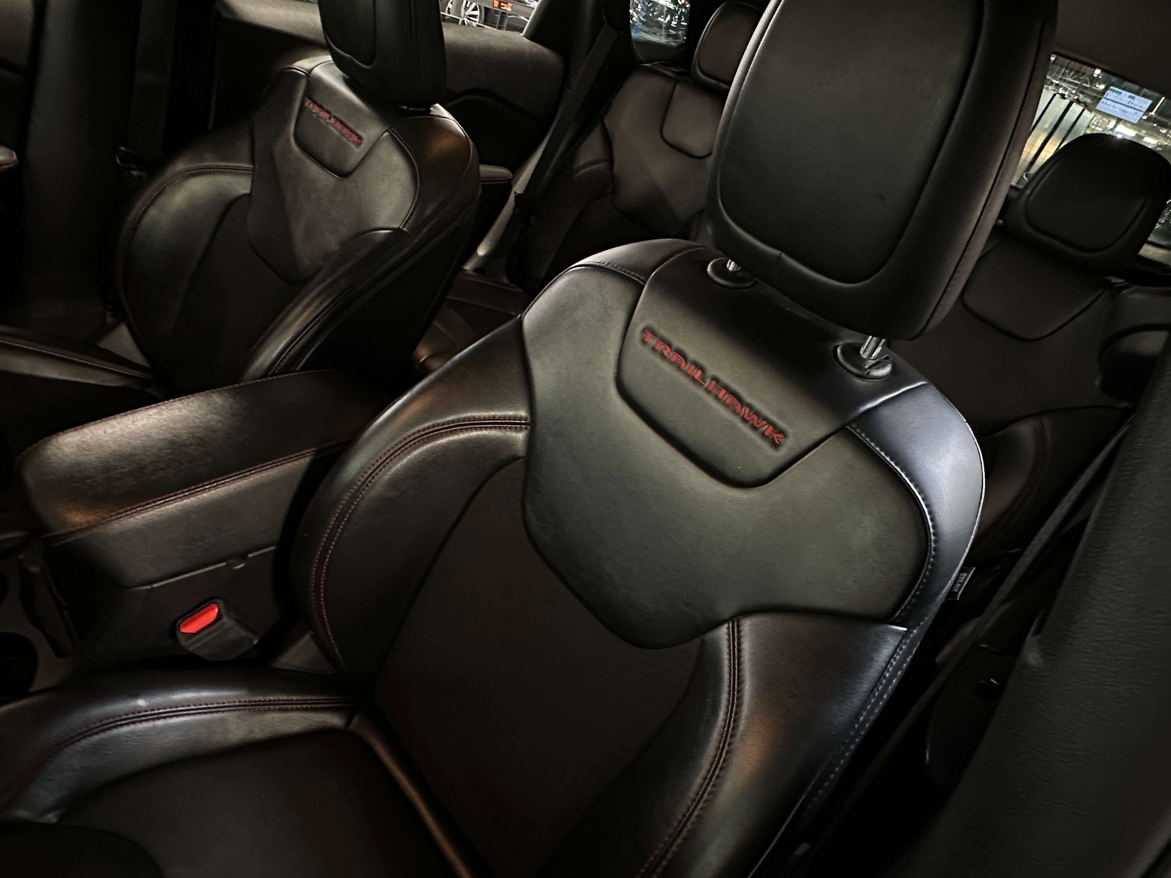 2020 Jeep Cherokee Trailhawk 2