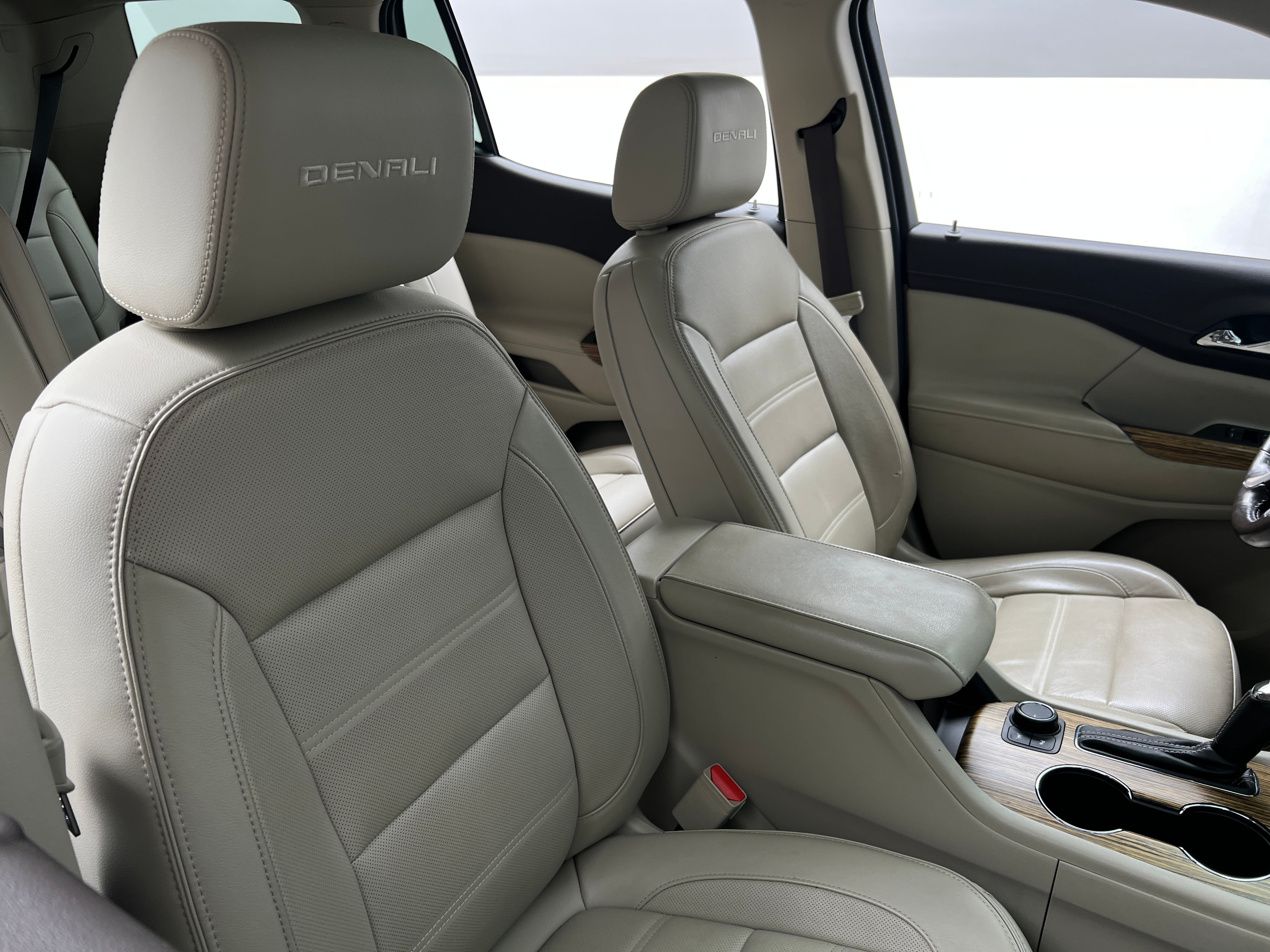 2019 GMC Acadia Denali 2