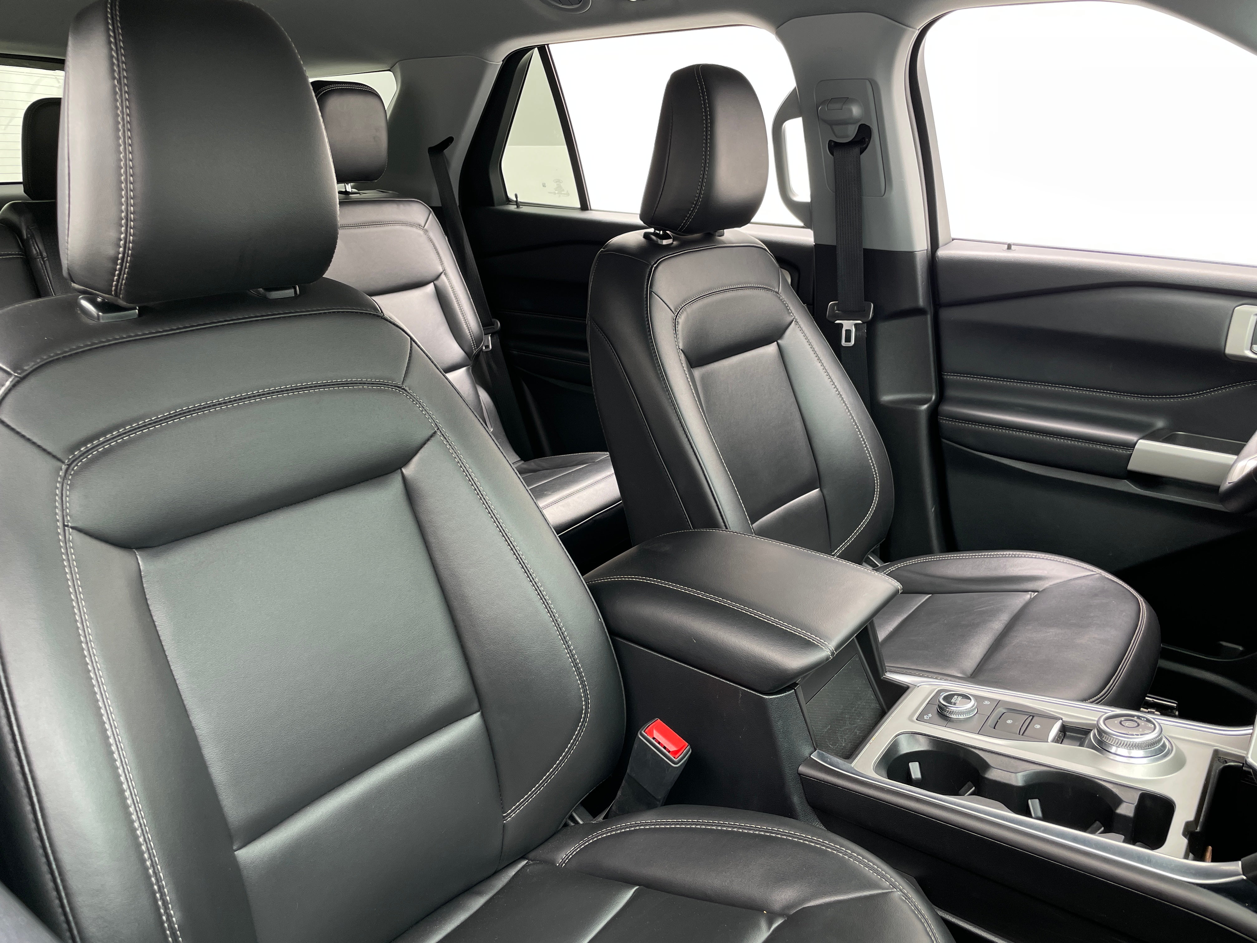 2024 Ford Explorer XLT 2