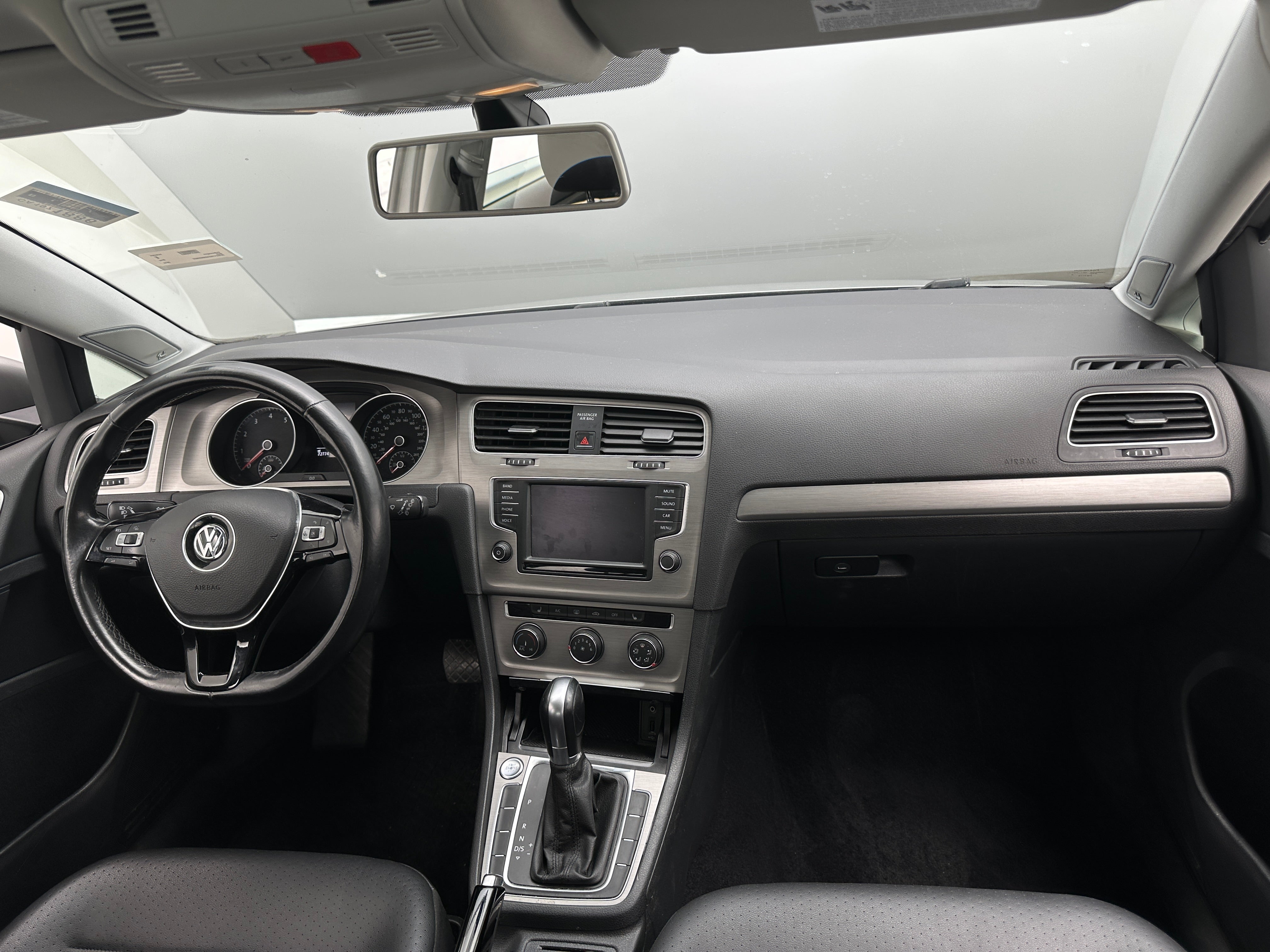 2016 Volkswagen Golf SE 2