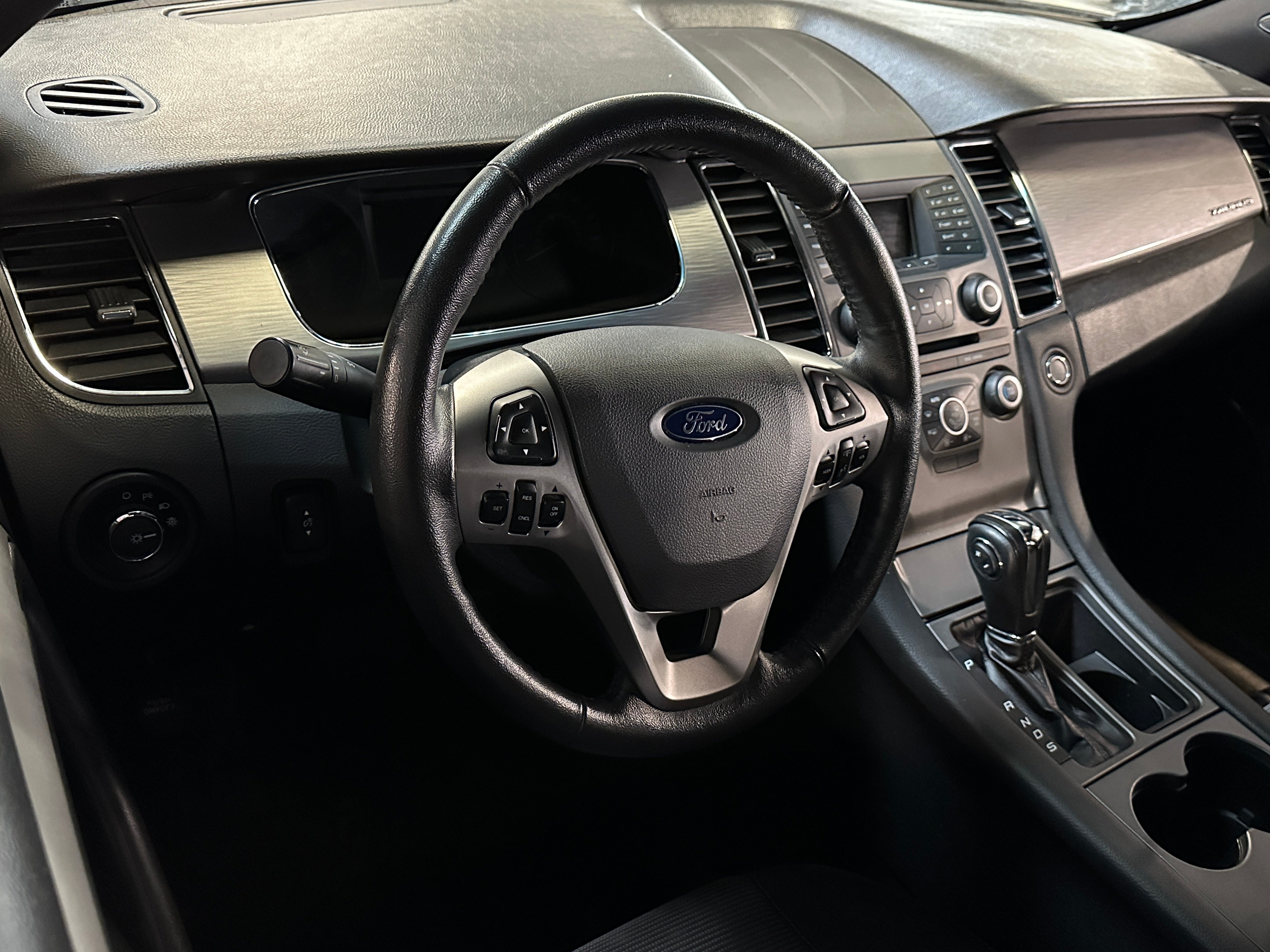 2018 Ford Taurus SEL 3