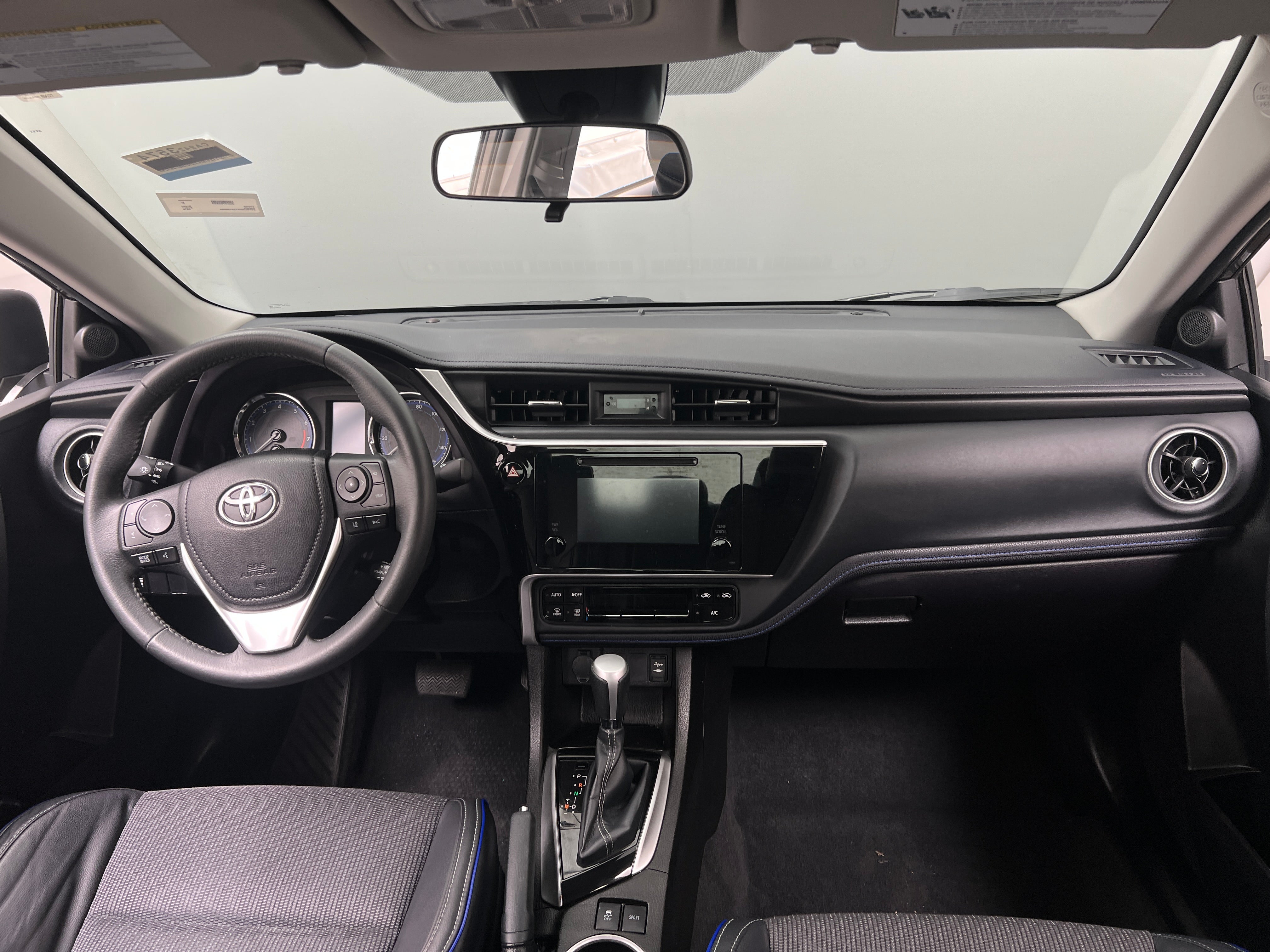 2018 Toyota Corolla SE 2