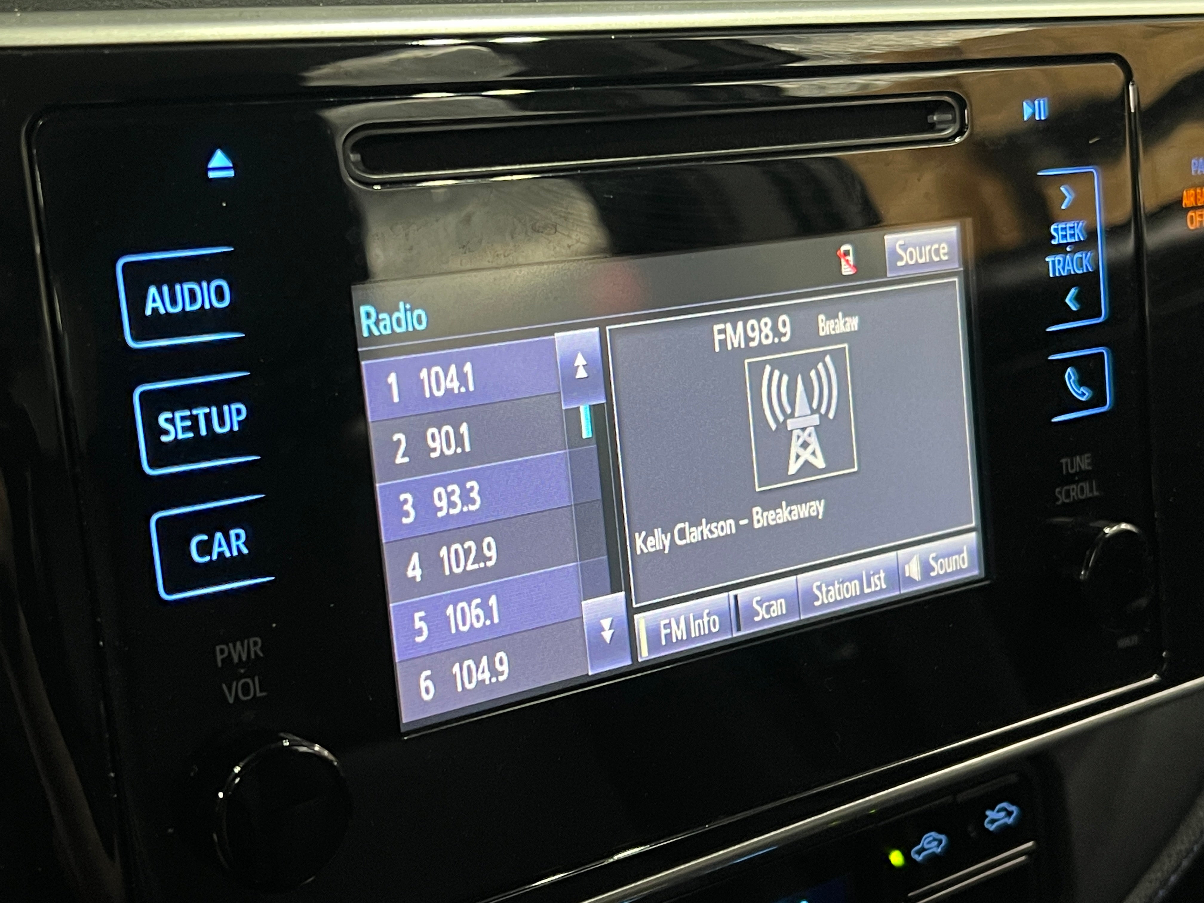 2018 Toyota Corolla SE 3