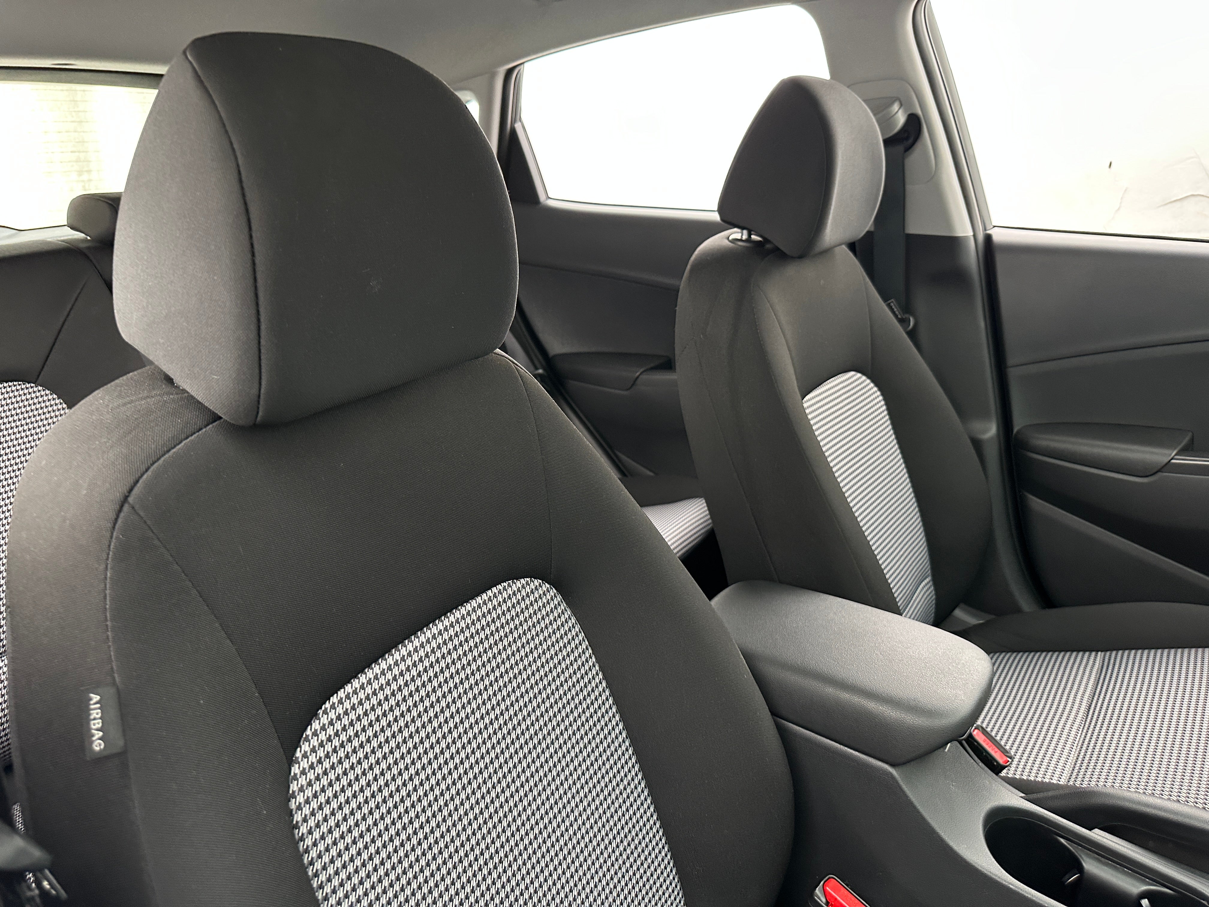 2023 Hyundai Kona SE 2