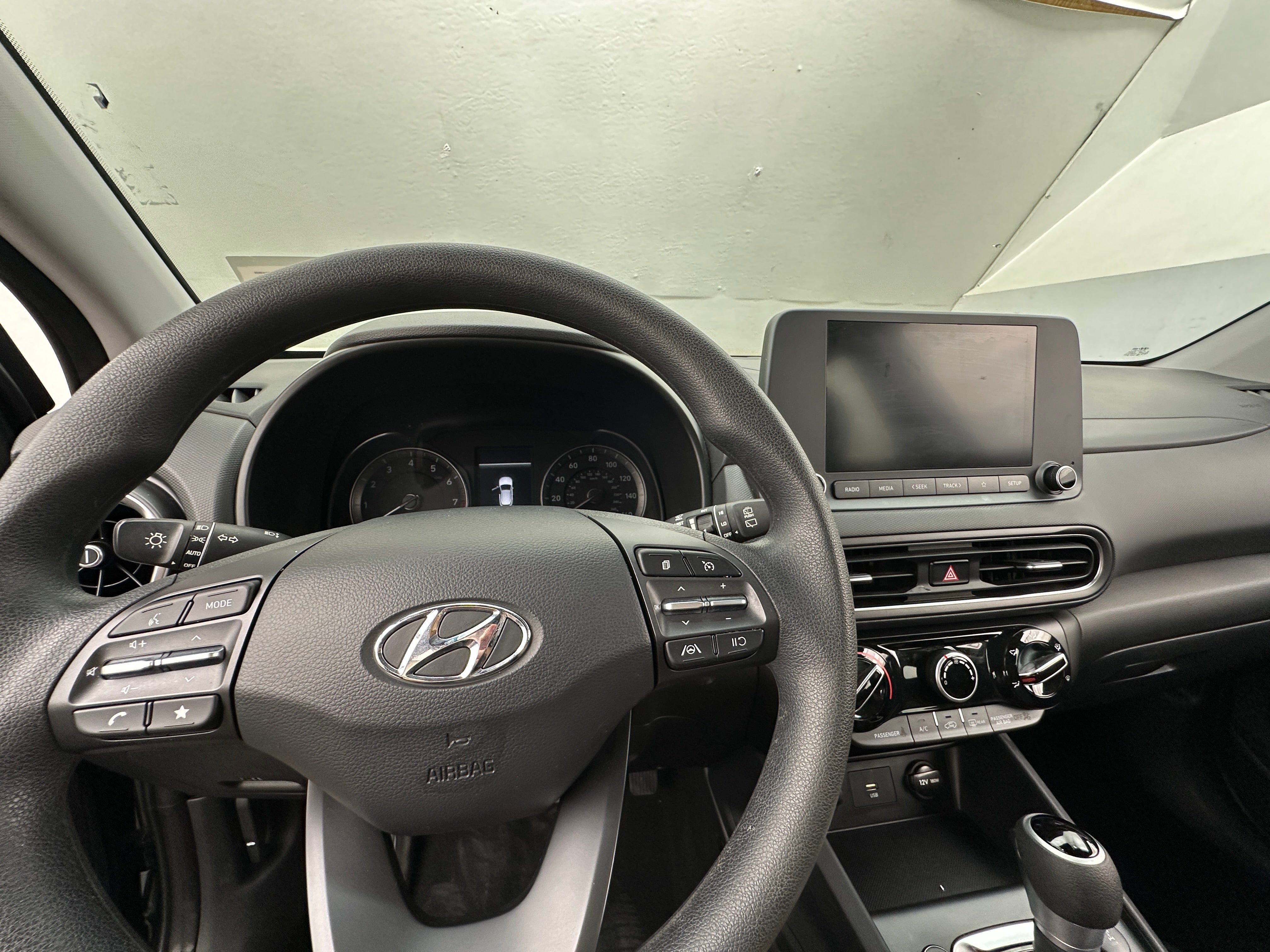 2023 Hyundai Kona SE 3