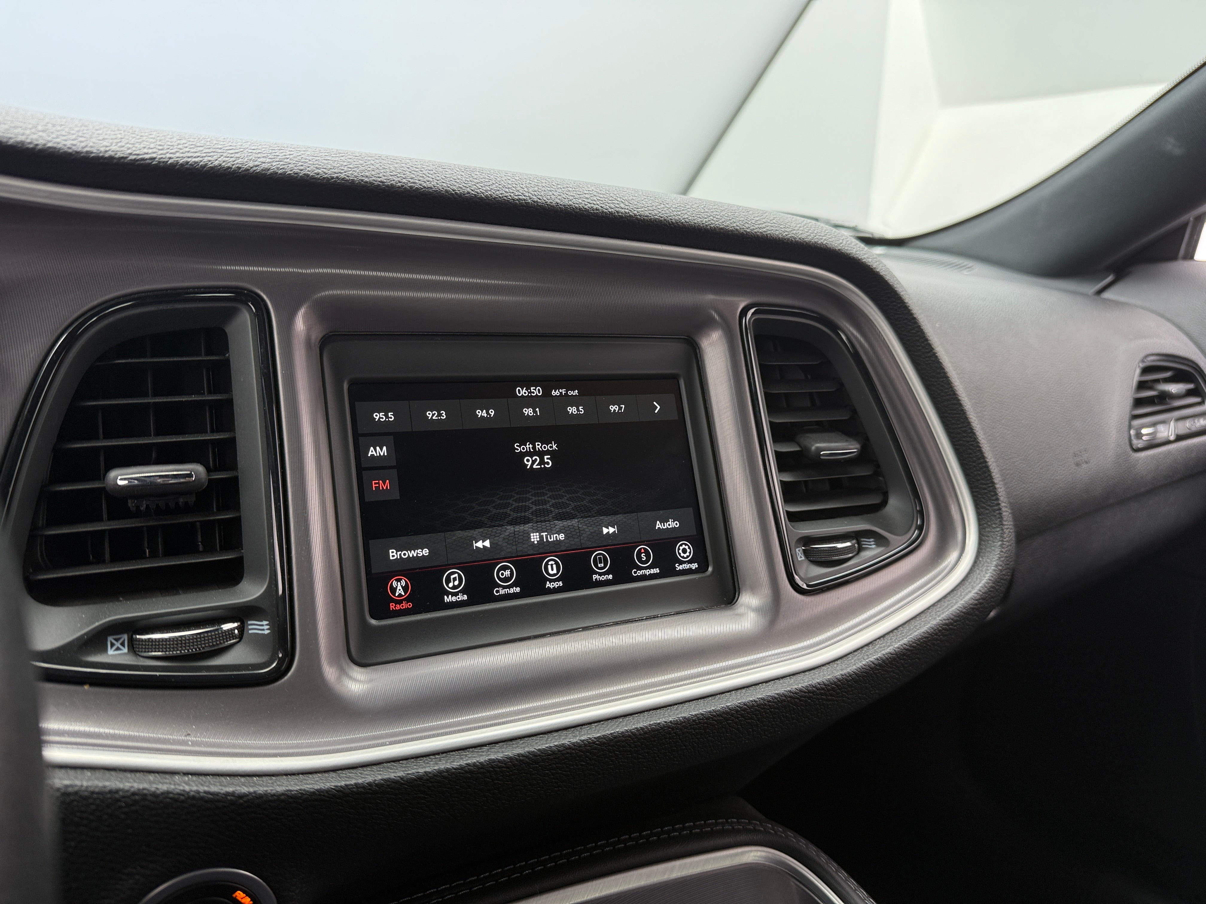 2022 Dodge Challenger SXT 3