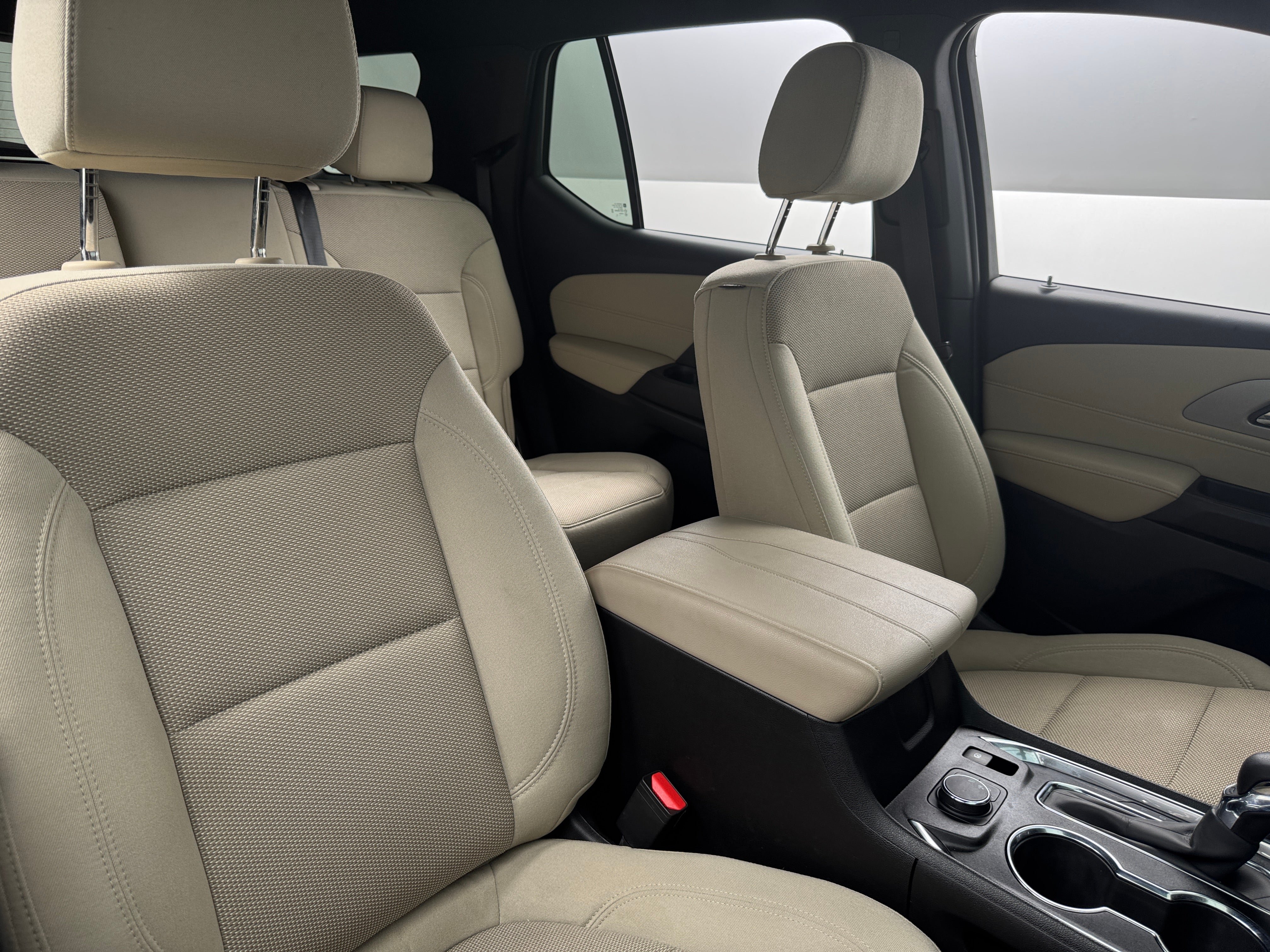 2023 Chevrolet Traverse LS 2