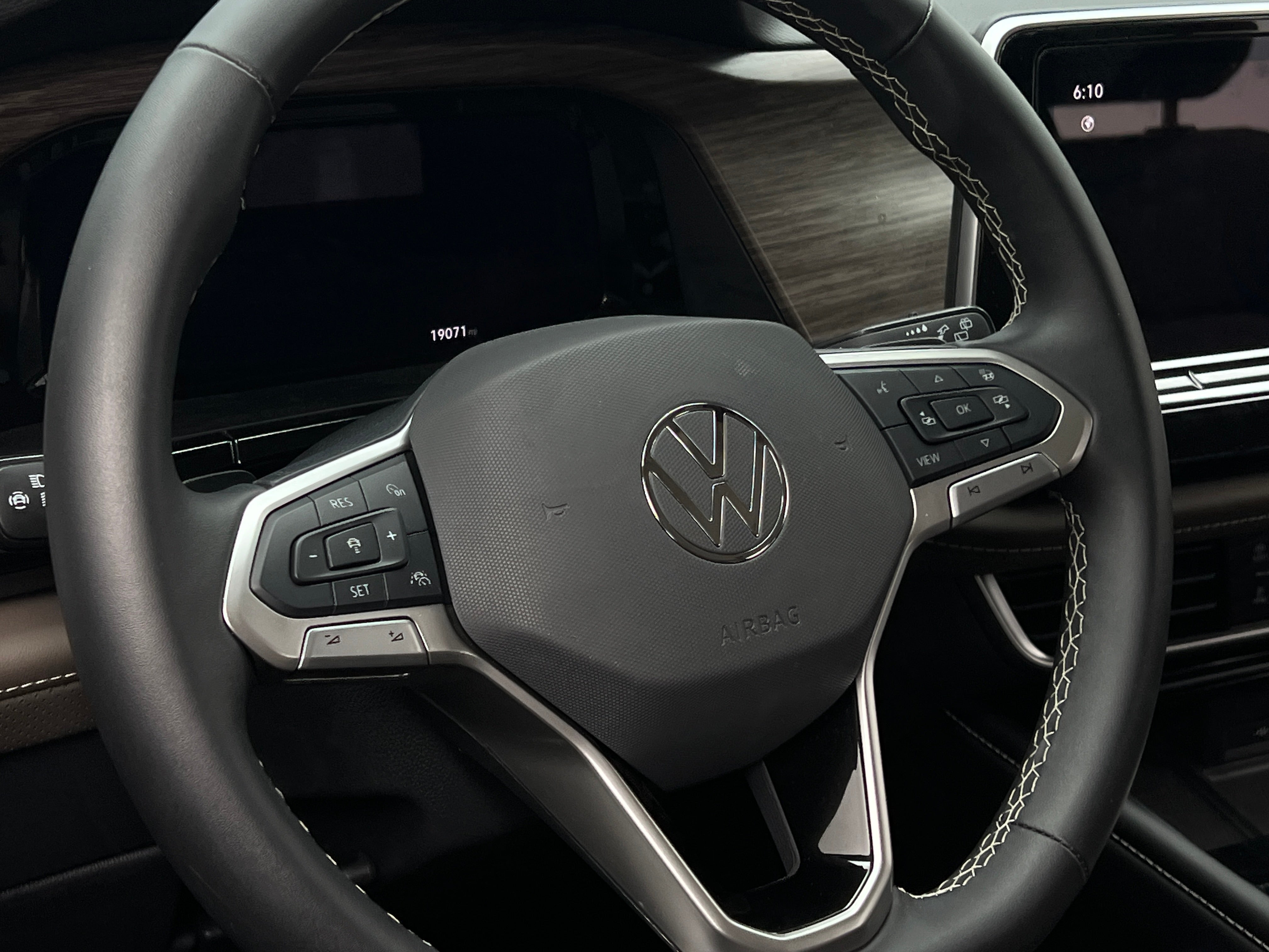 2024 Volkswagen Atlas SEL 4