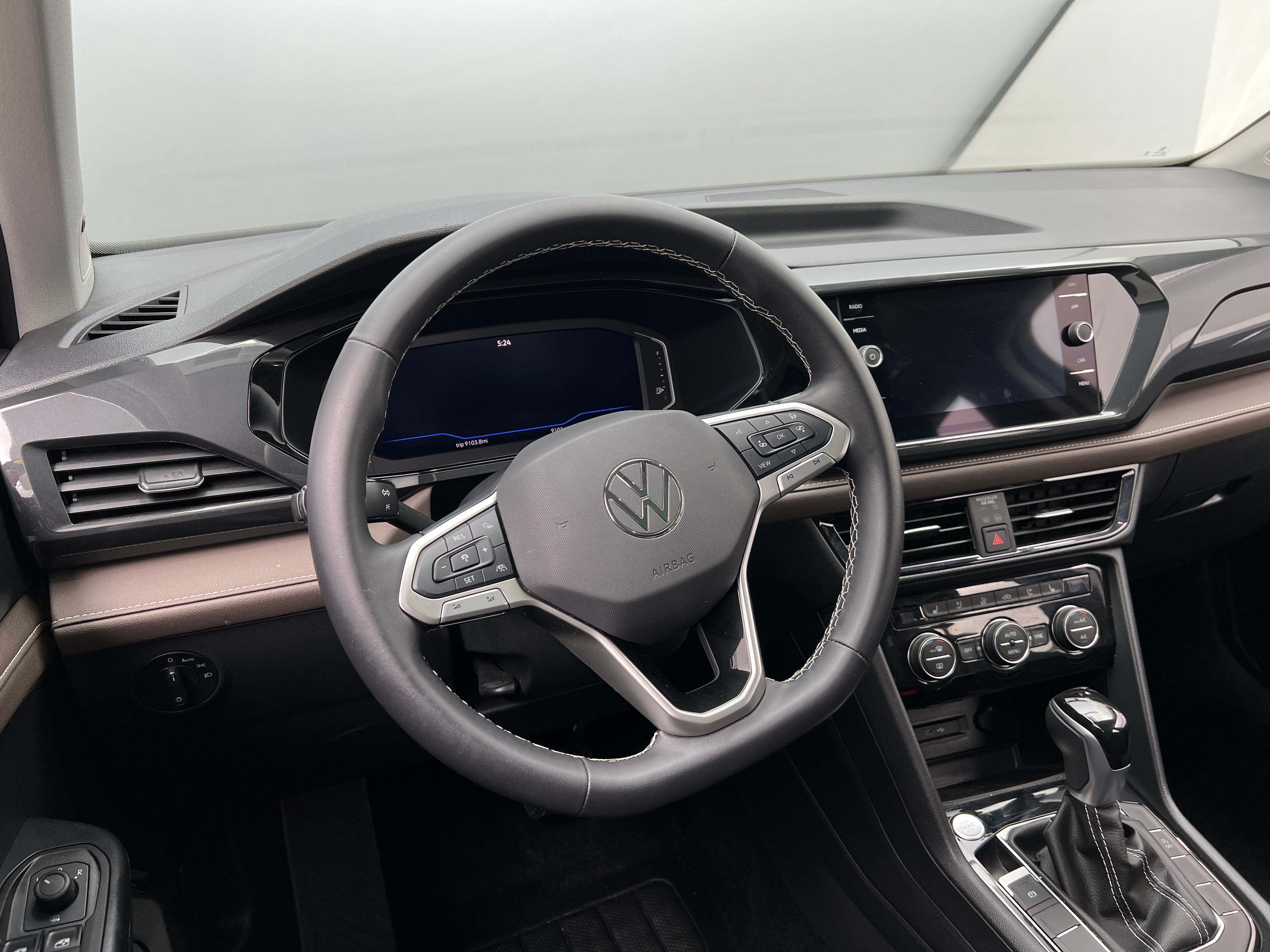 2024 Volkswagen Taos SEL 4