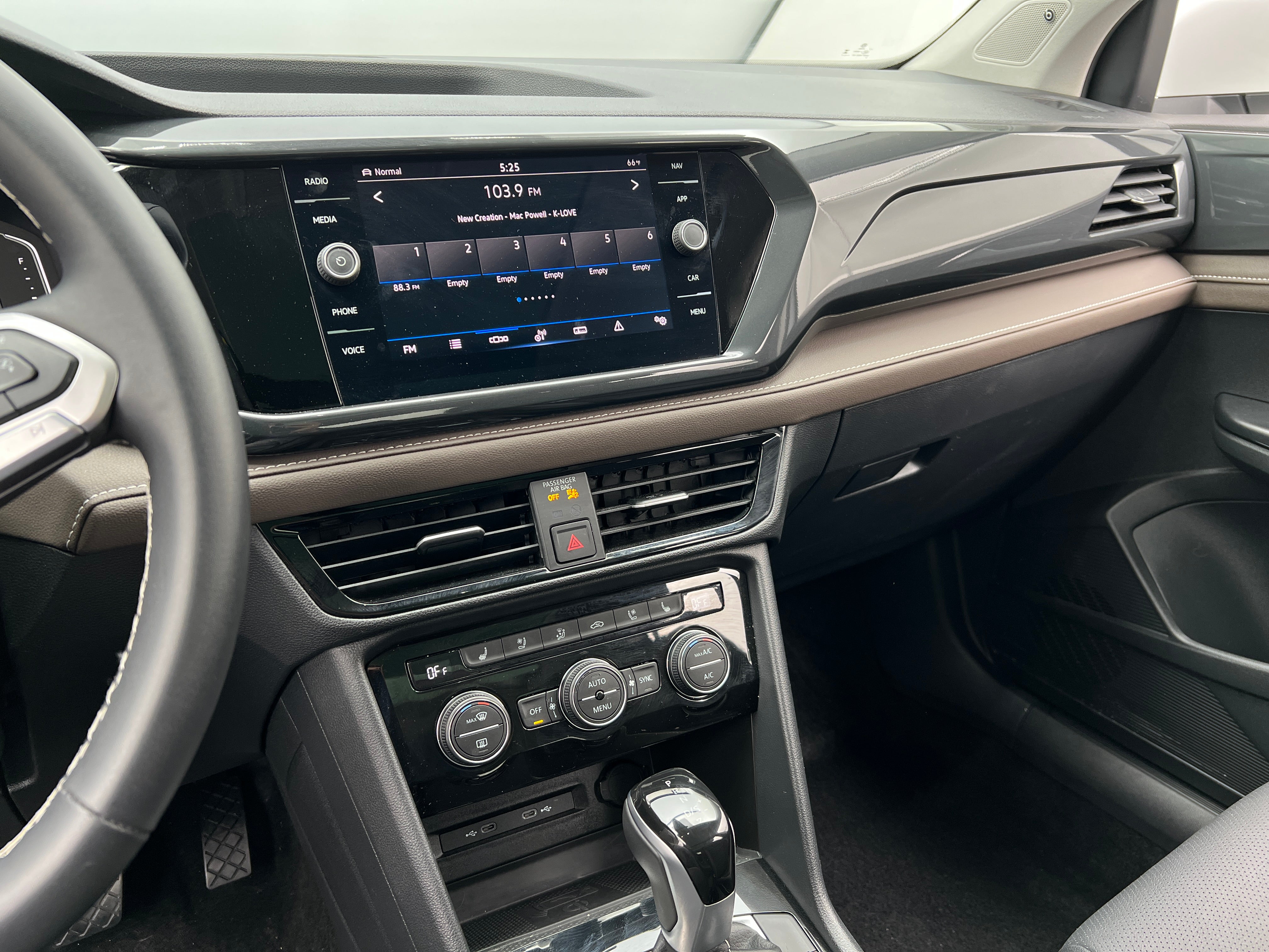2024 Volkswagen Taos SEL 3
