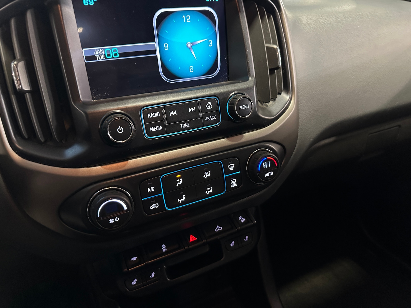 Thumbnail: 2015 Chevrolet Colorado - 3