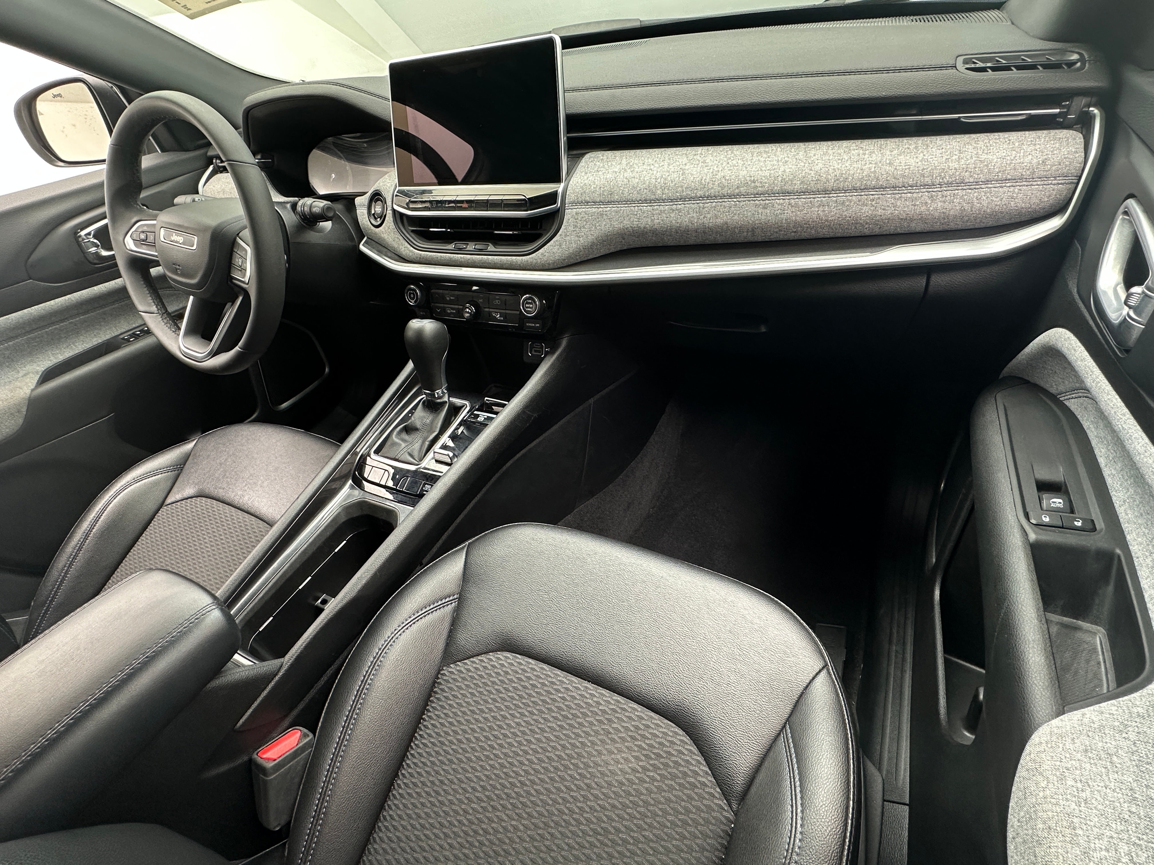 2024 Jeep Compass Latitude 2