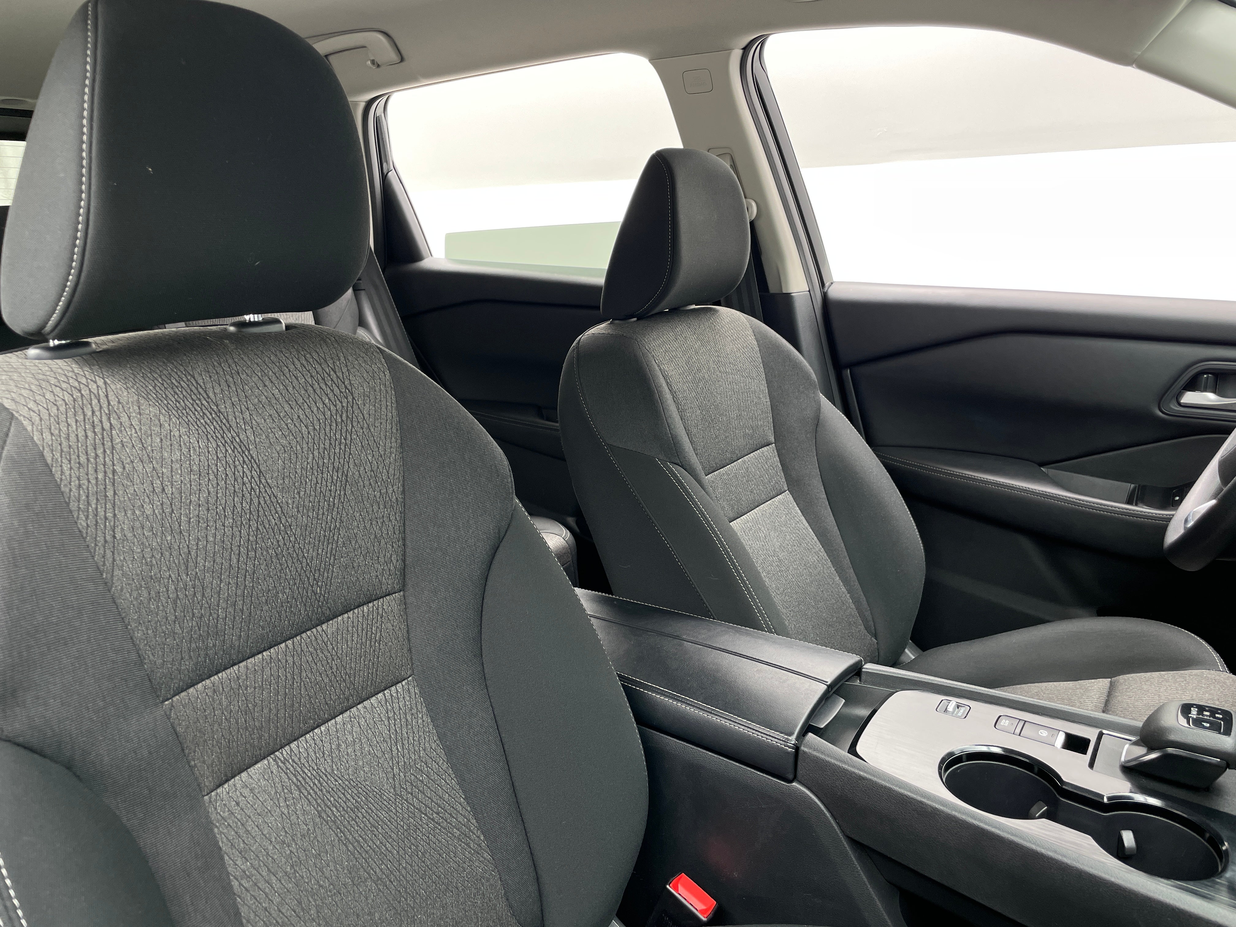 2024 Nissan Rogue SV 2