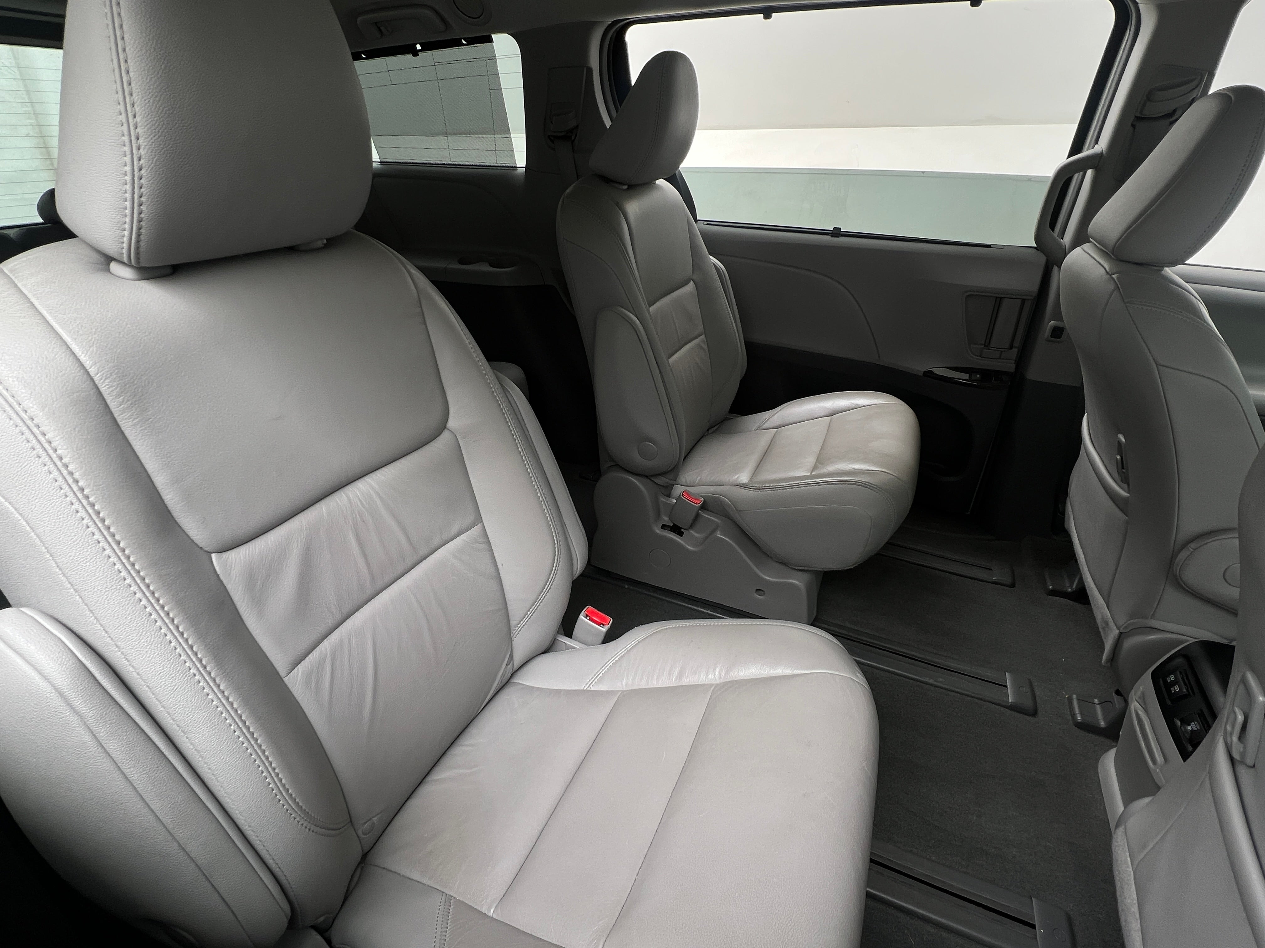 2018 Toyota Sienna XLE 5