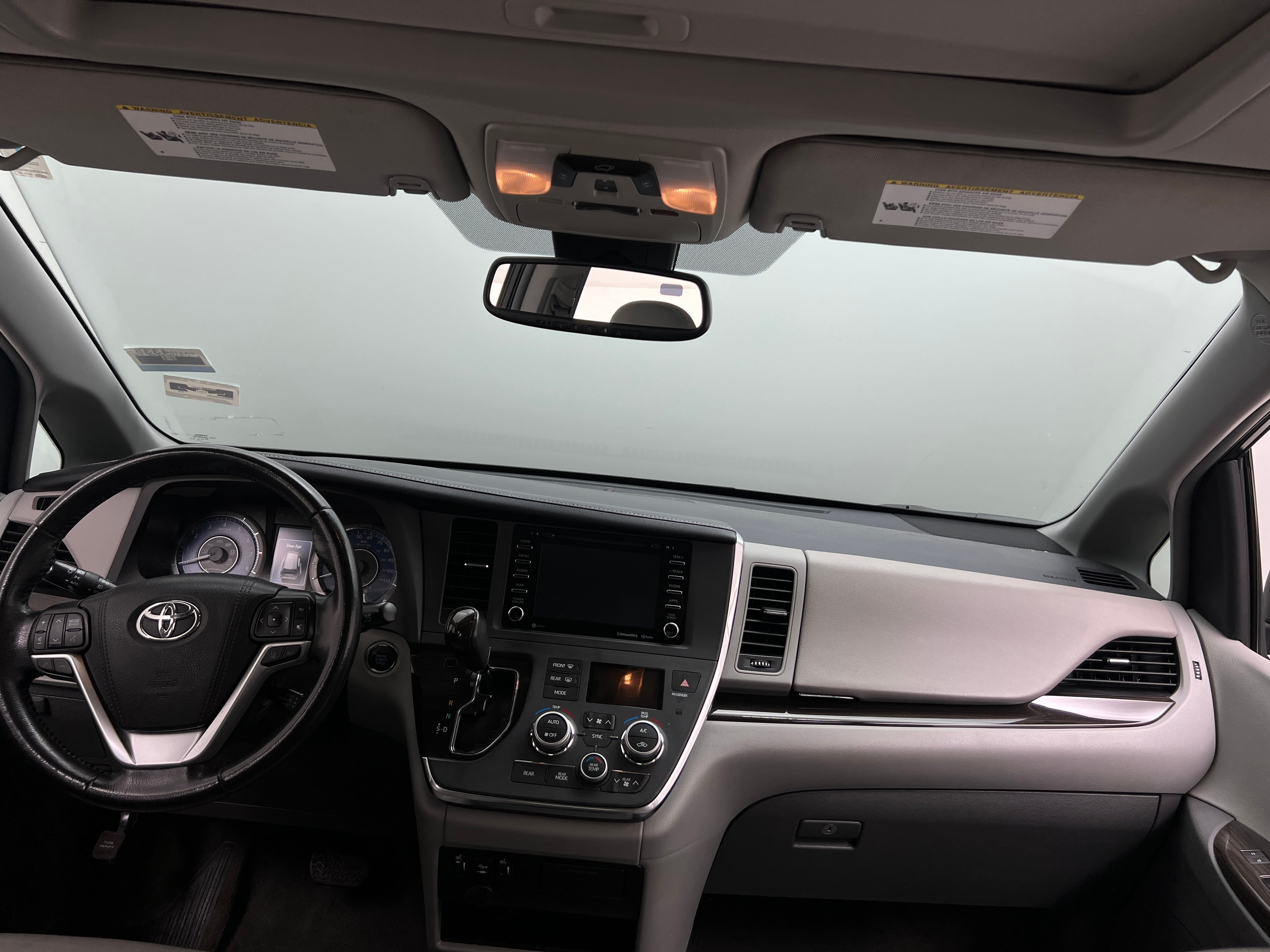 2018 Toyota Sienna XLE 2