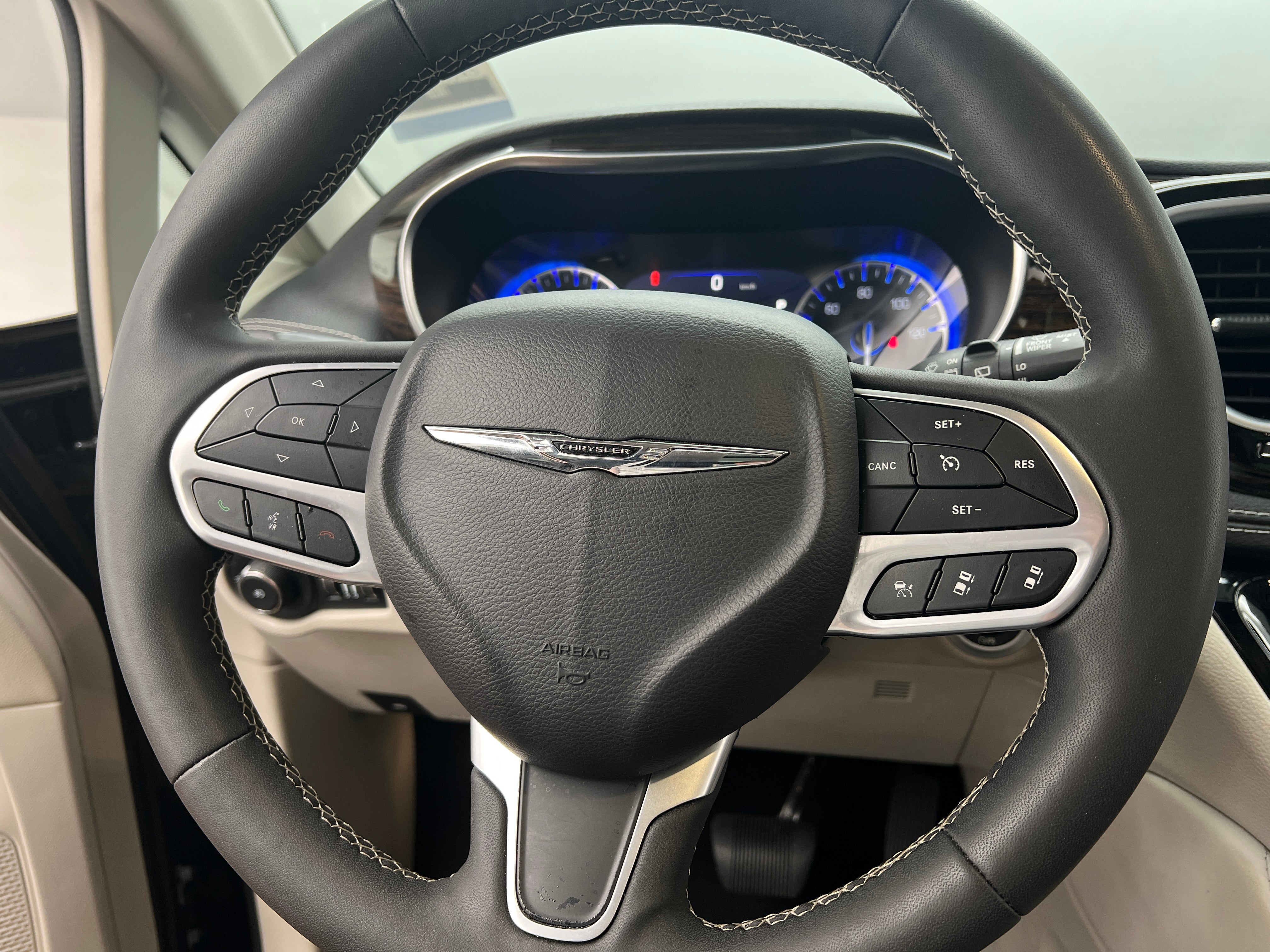 2022 Chrysler Pacifica Limited 4