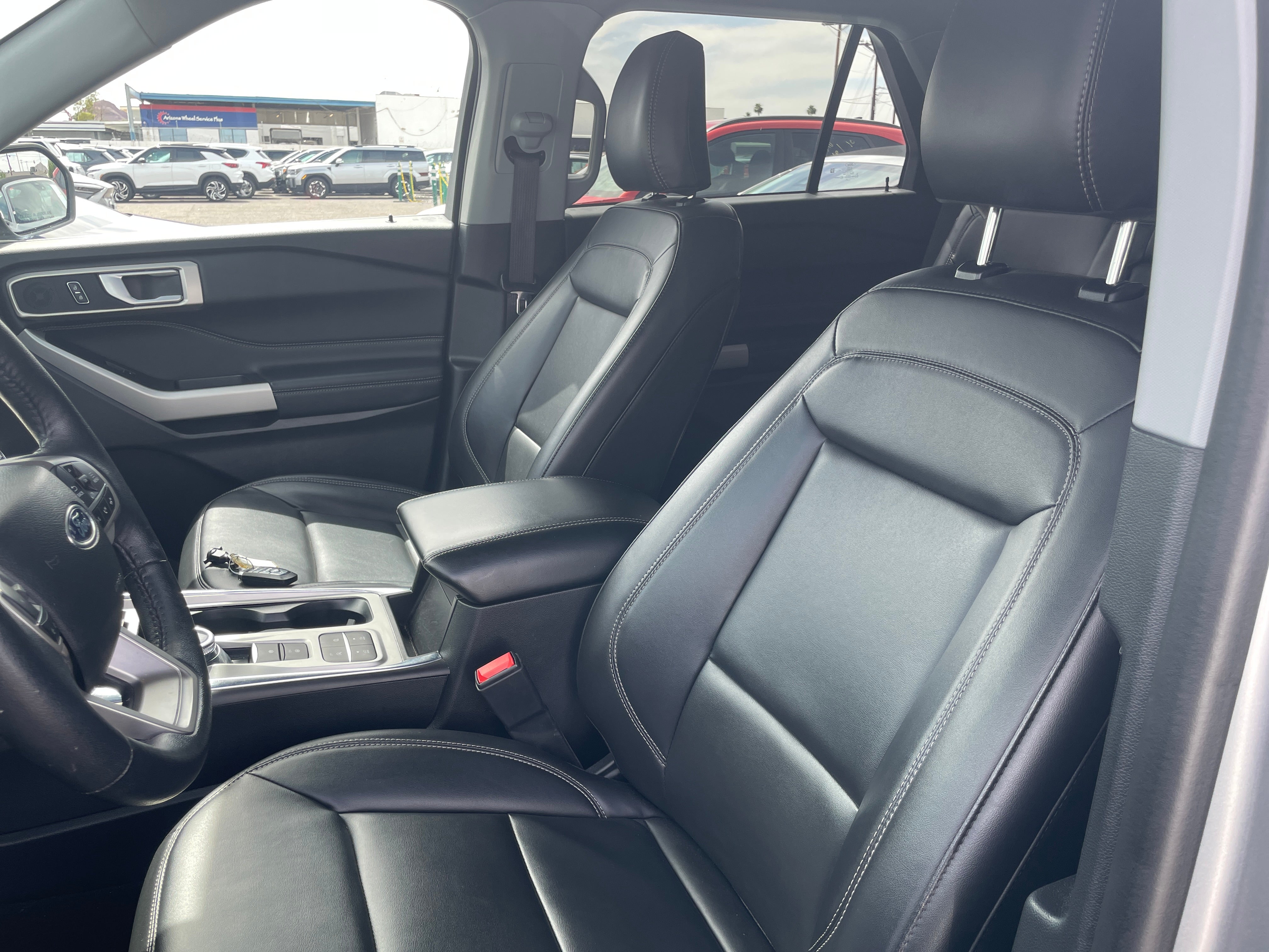 2024 Ford Explorer XLT 2