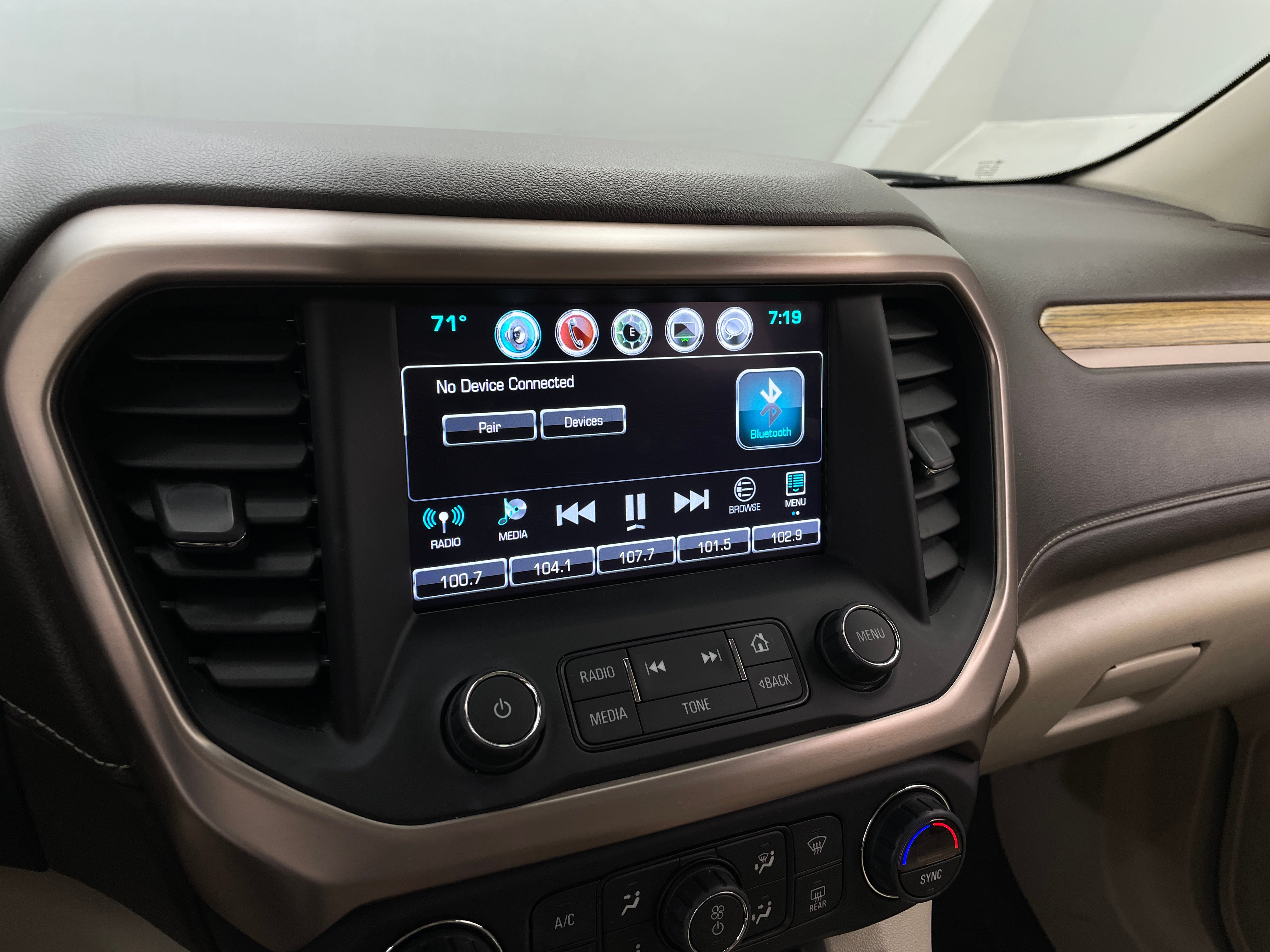 2018 GMC Acadia Denali 3