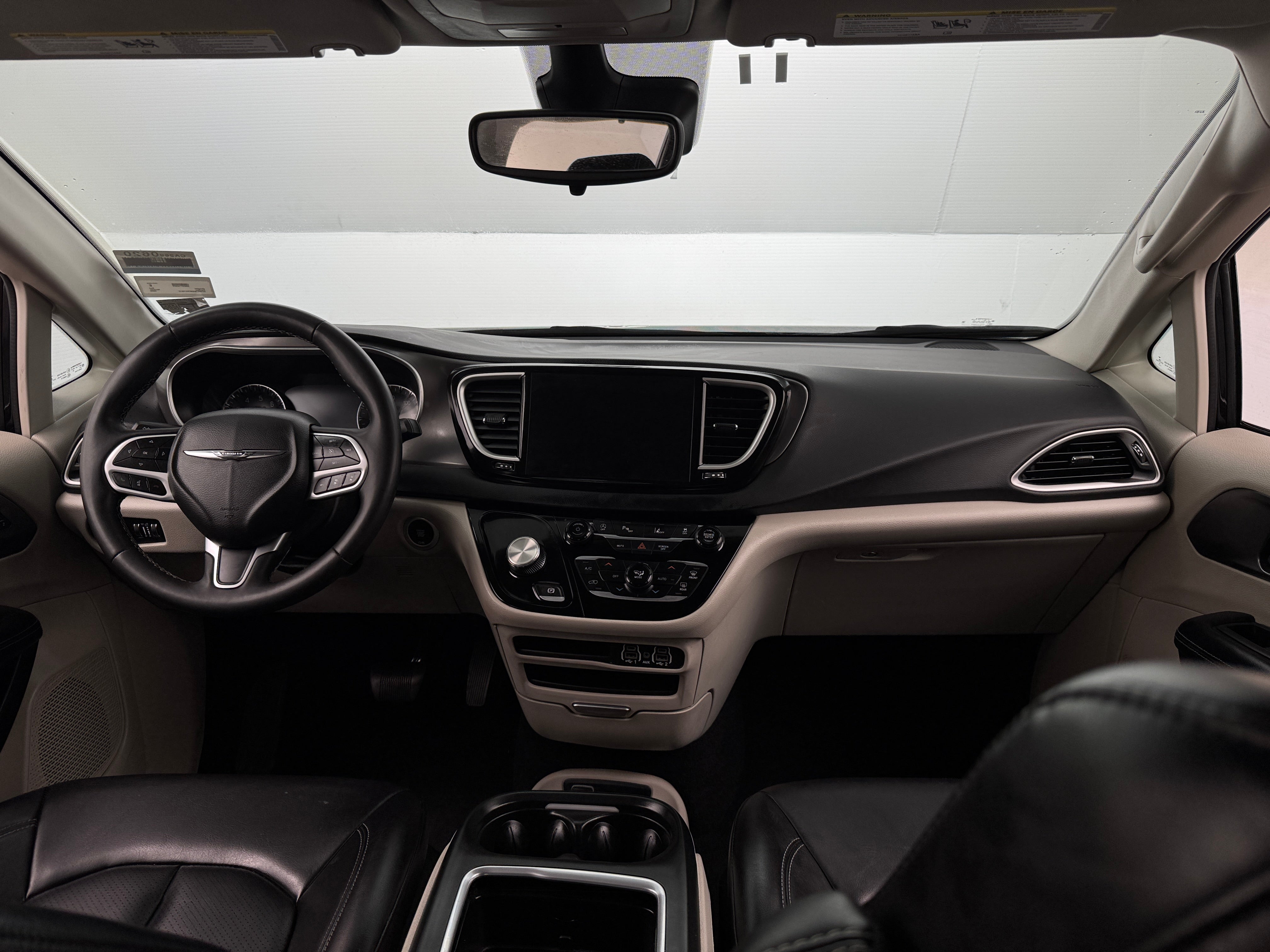2023 Chrysler Pacifica Touring L 2