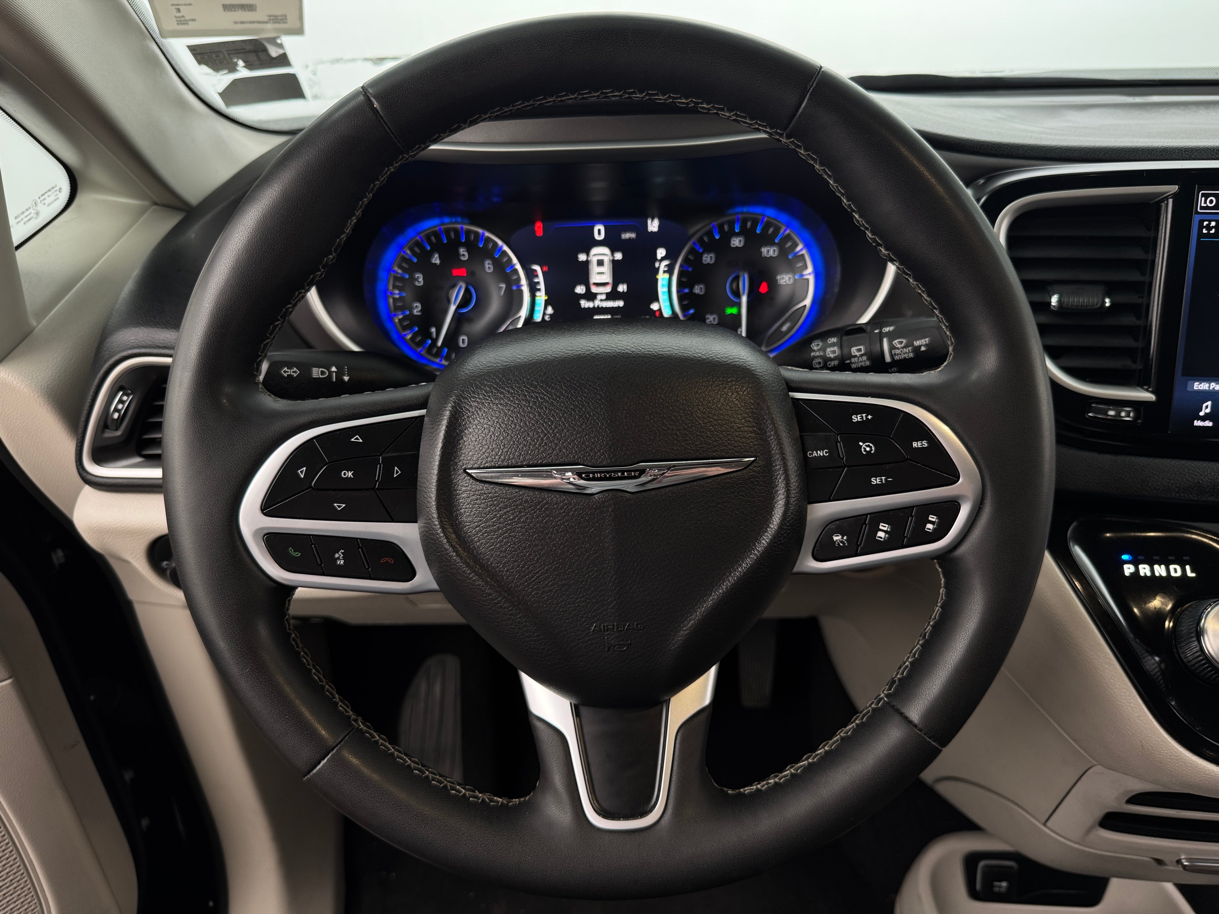2023 Chrysler Pacifica Touring L 4