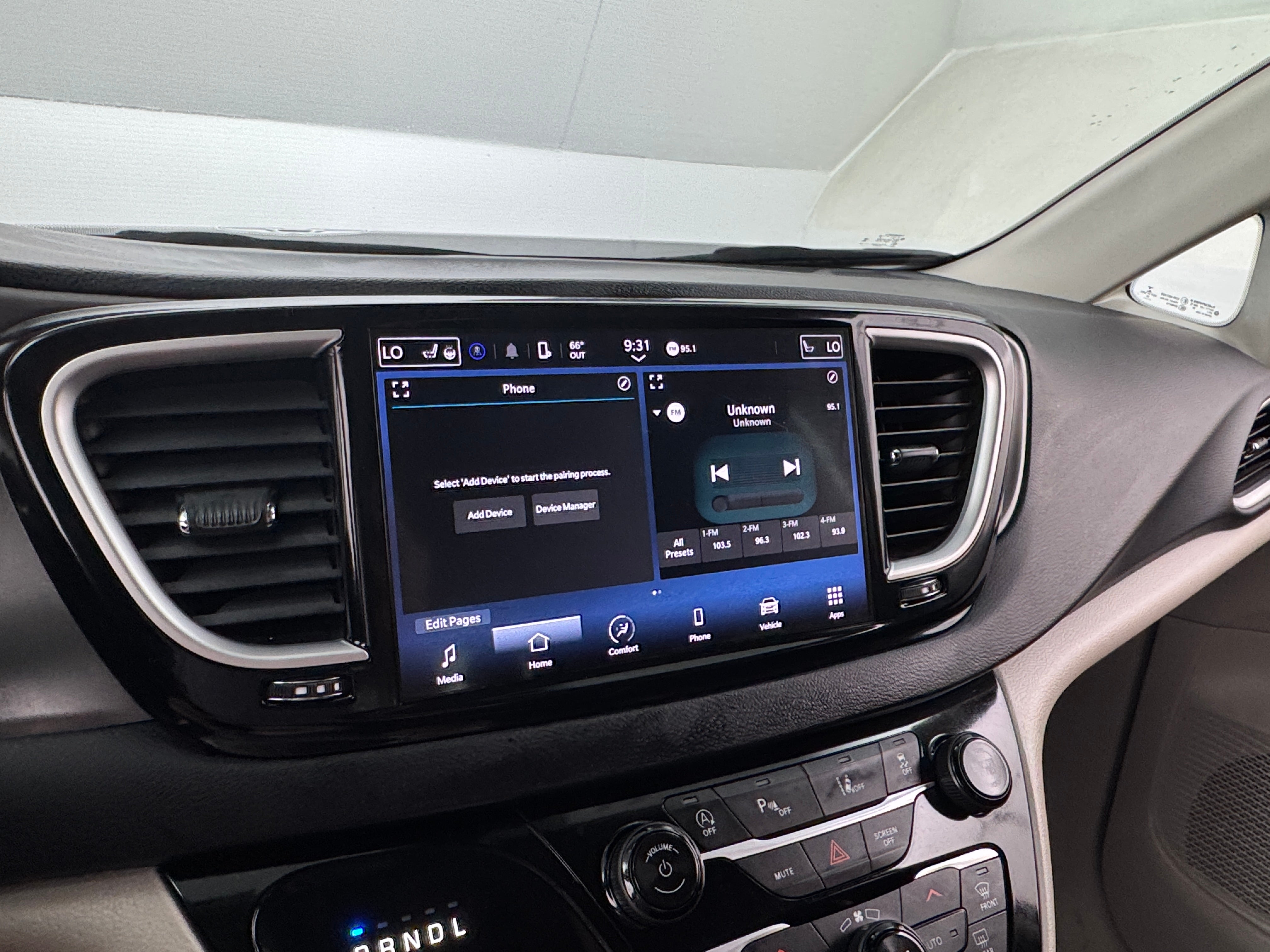 2023 Chrysler Pacifica Touring L 3
