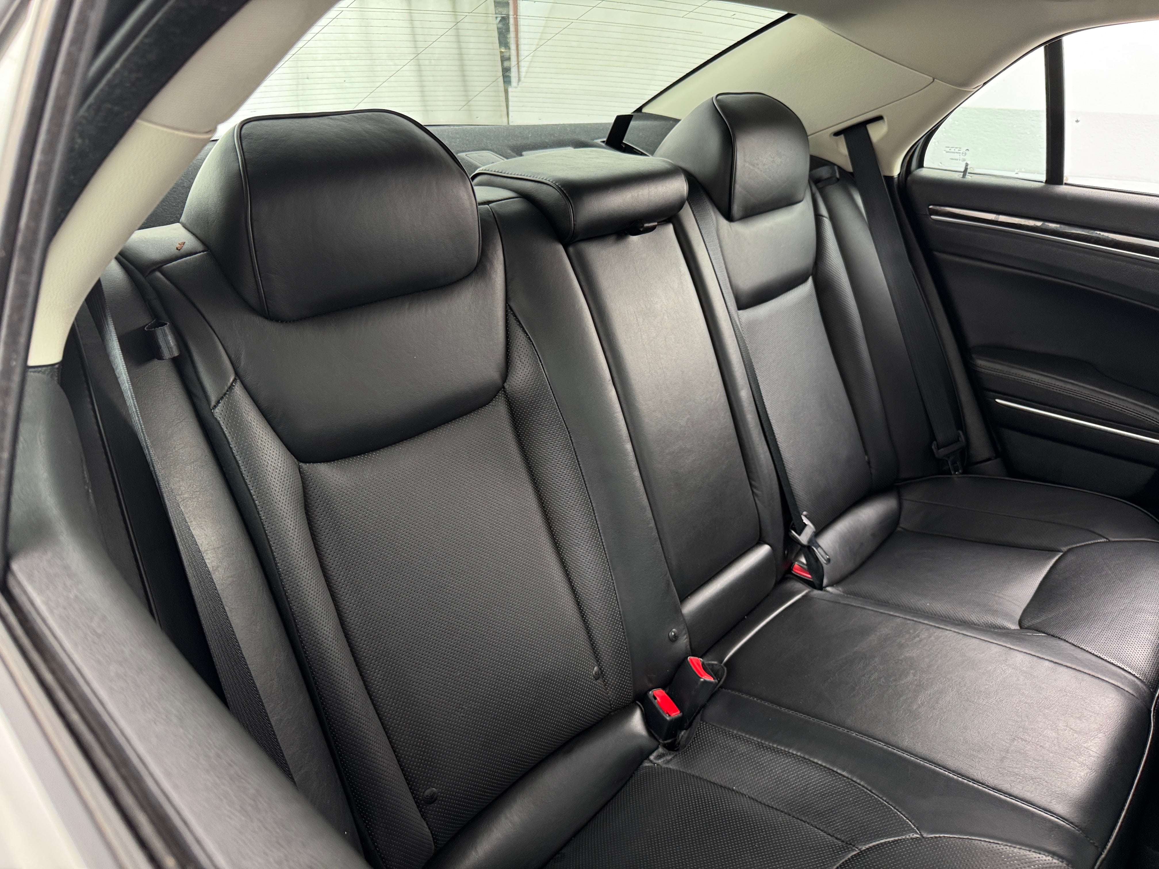 2018 Chrysler 300 Limited Edition 6