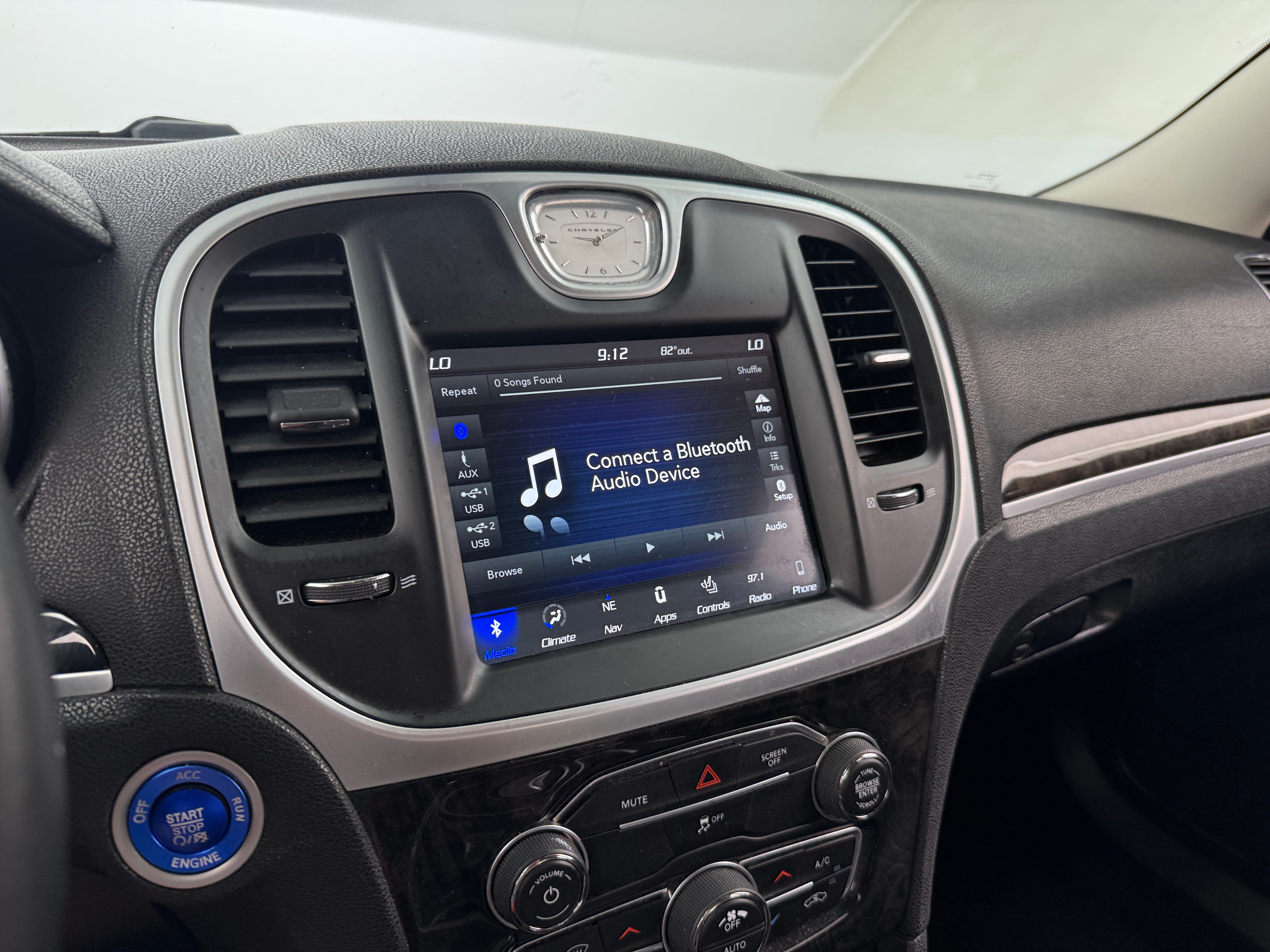 2018 Chrysler 300 Limited Edition 4