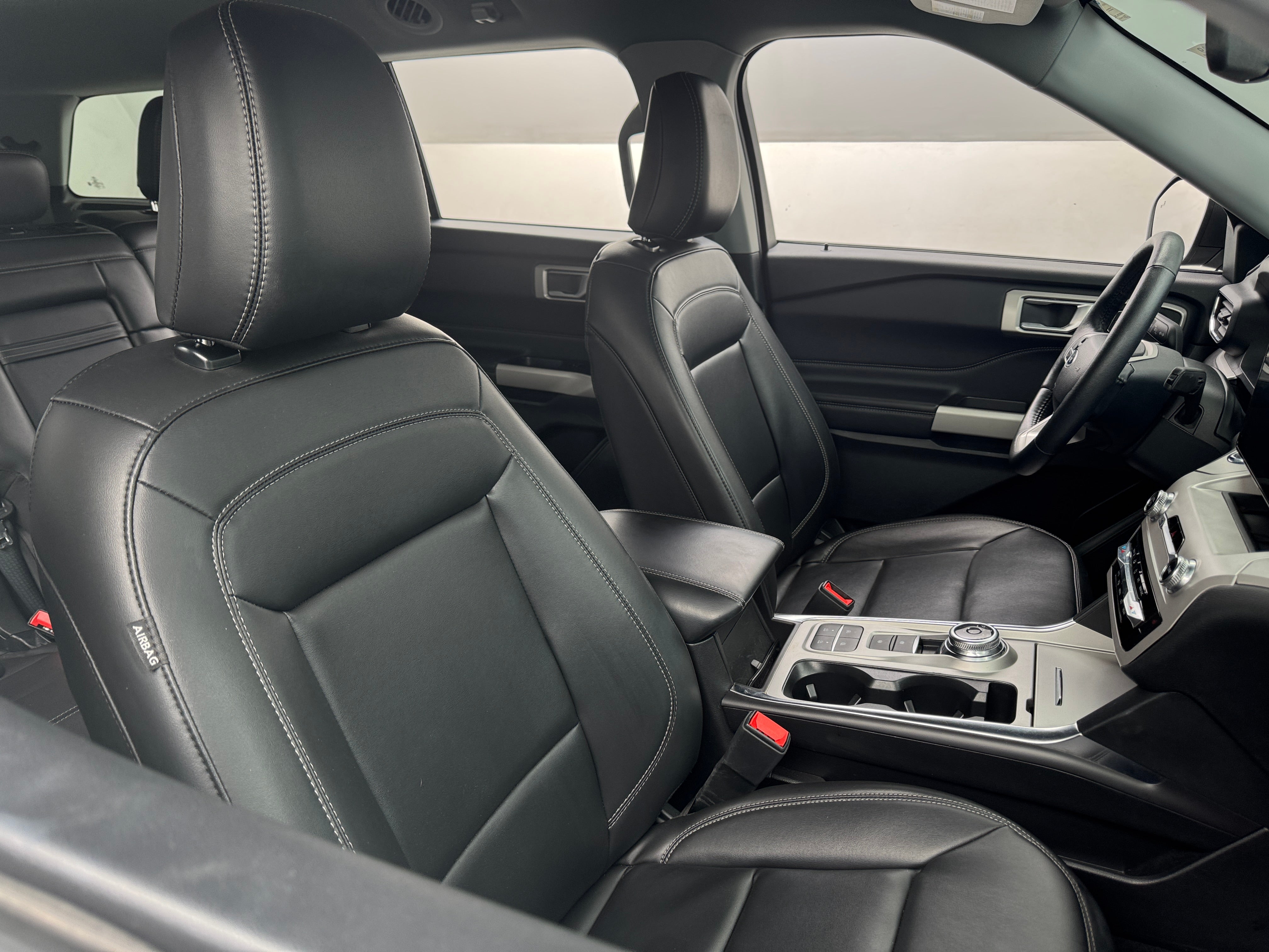 2024 Ford Explorer XLT 2