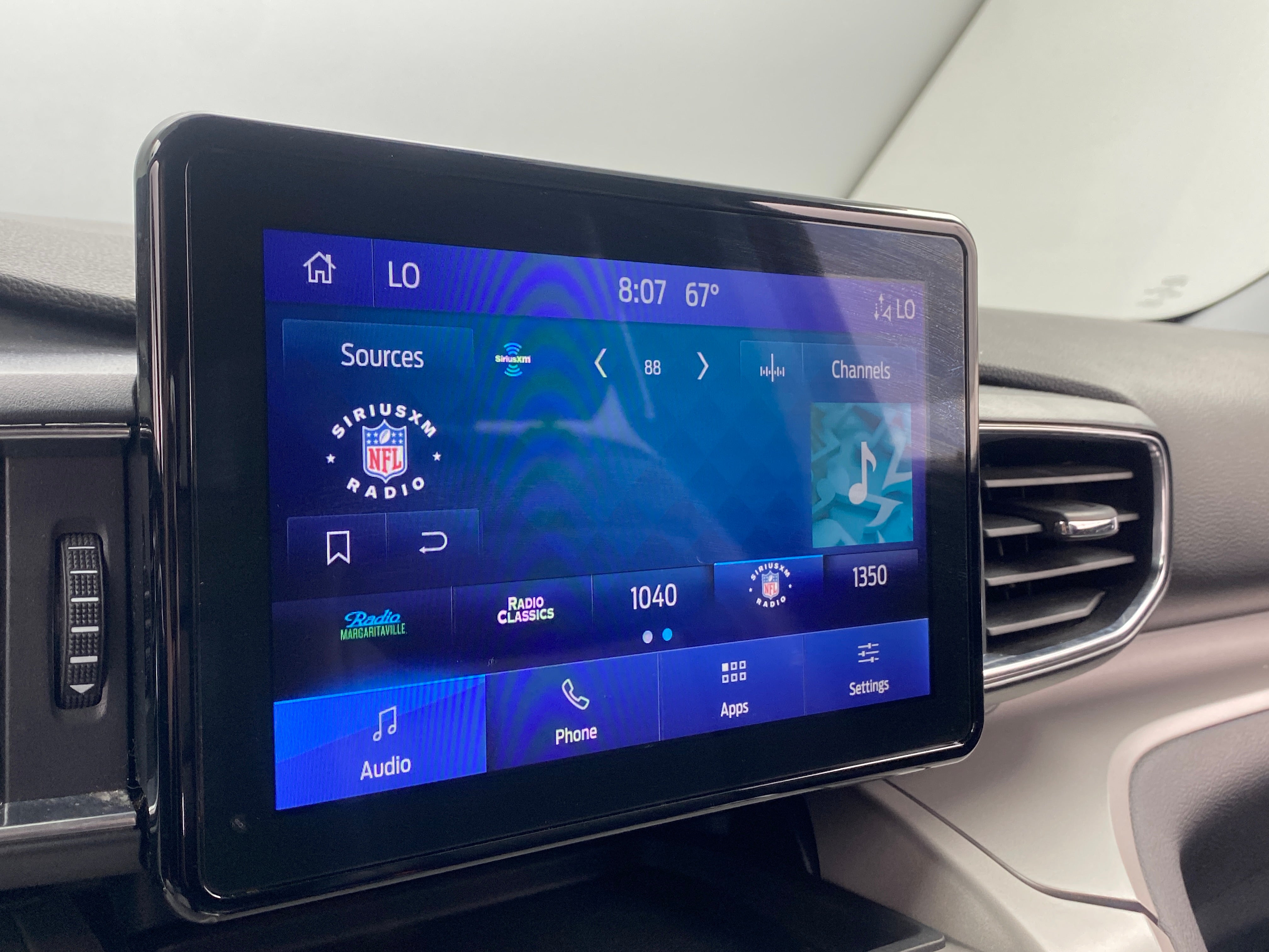 2024 Ford Explorer XLT 4
