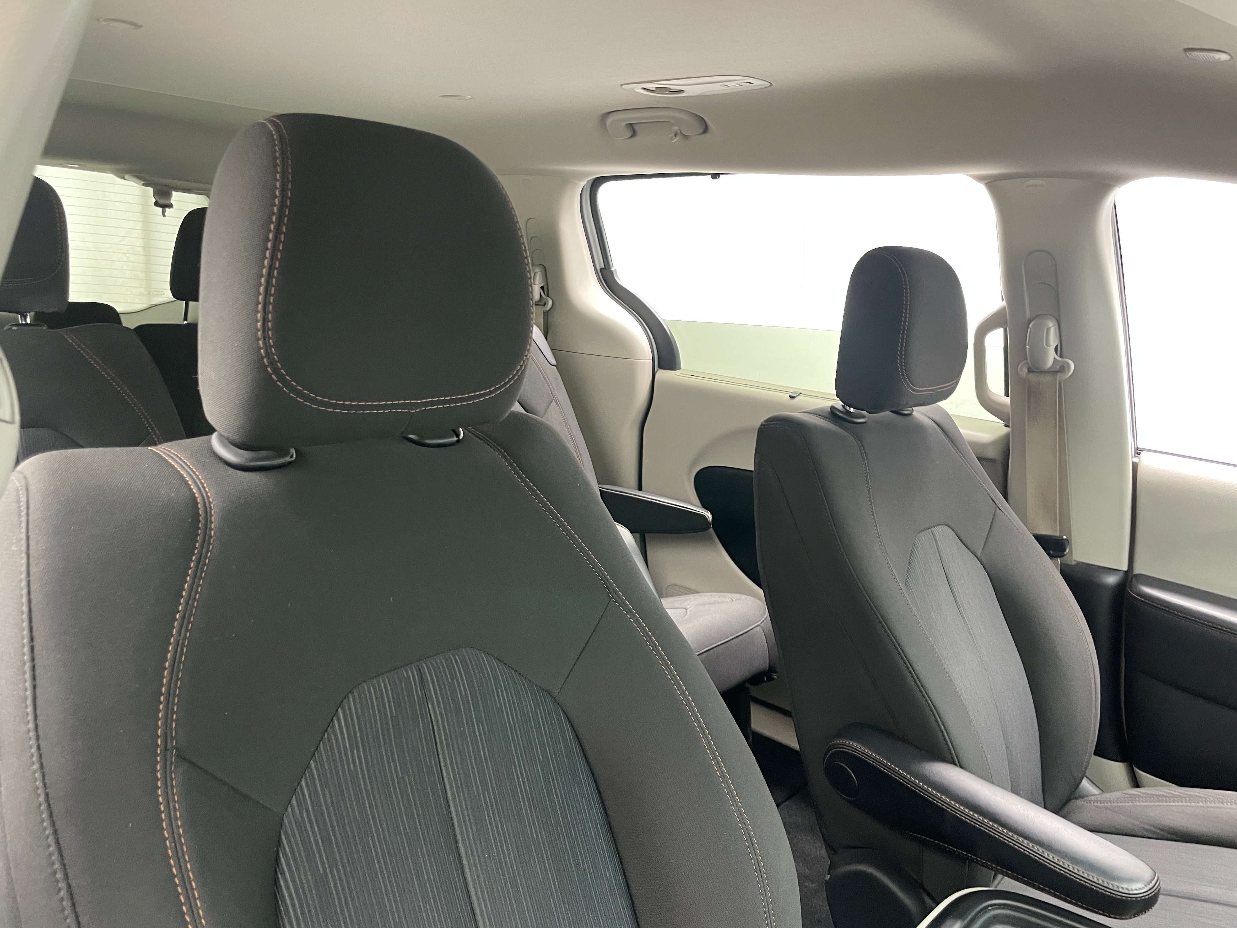 2020 Chrysler Pacifica Touring 2