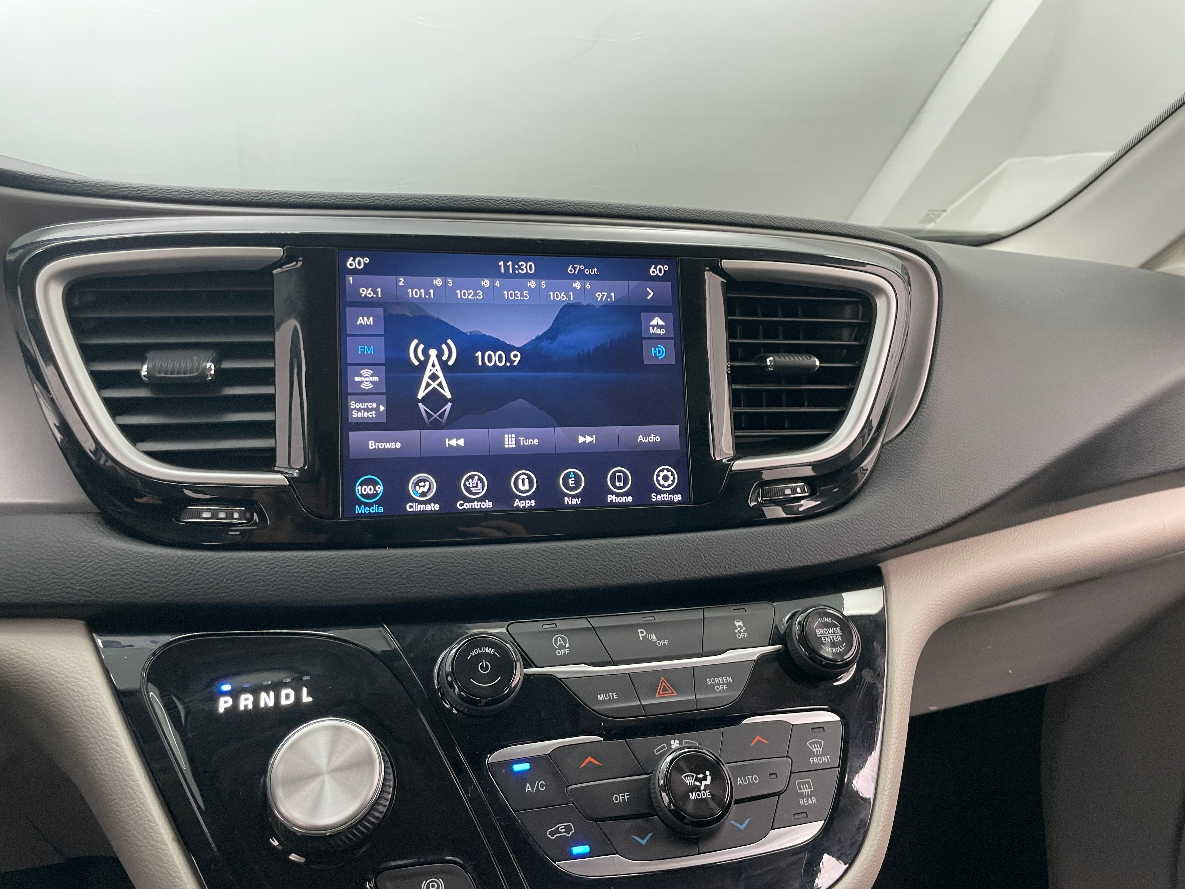 2020 Chrysler Pacifica Touring 4