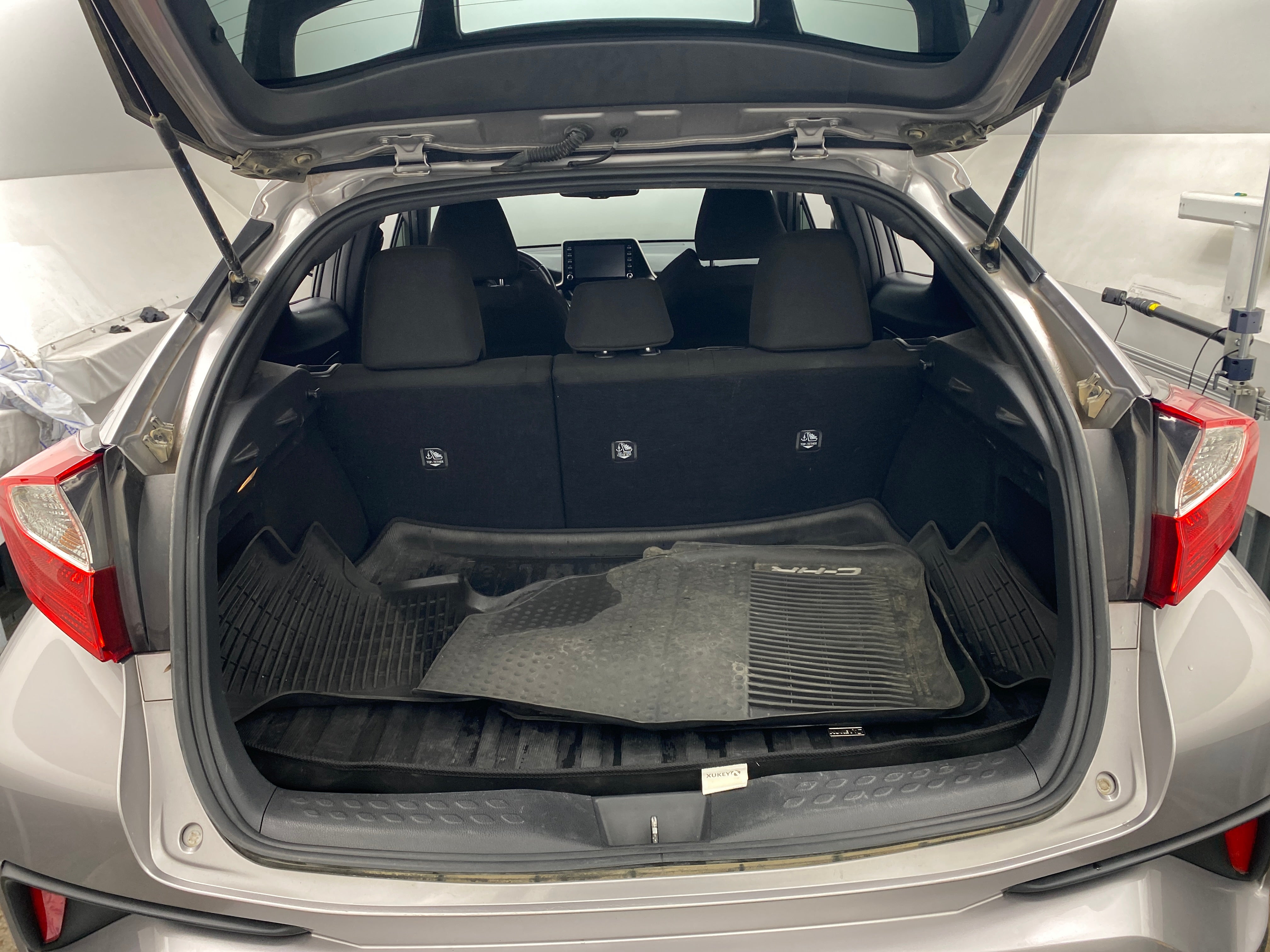 2019 Toyota C-HR XLE 7