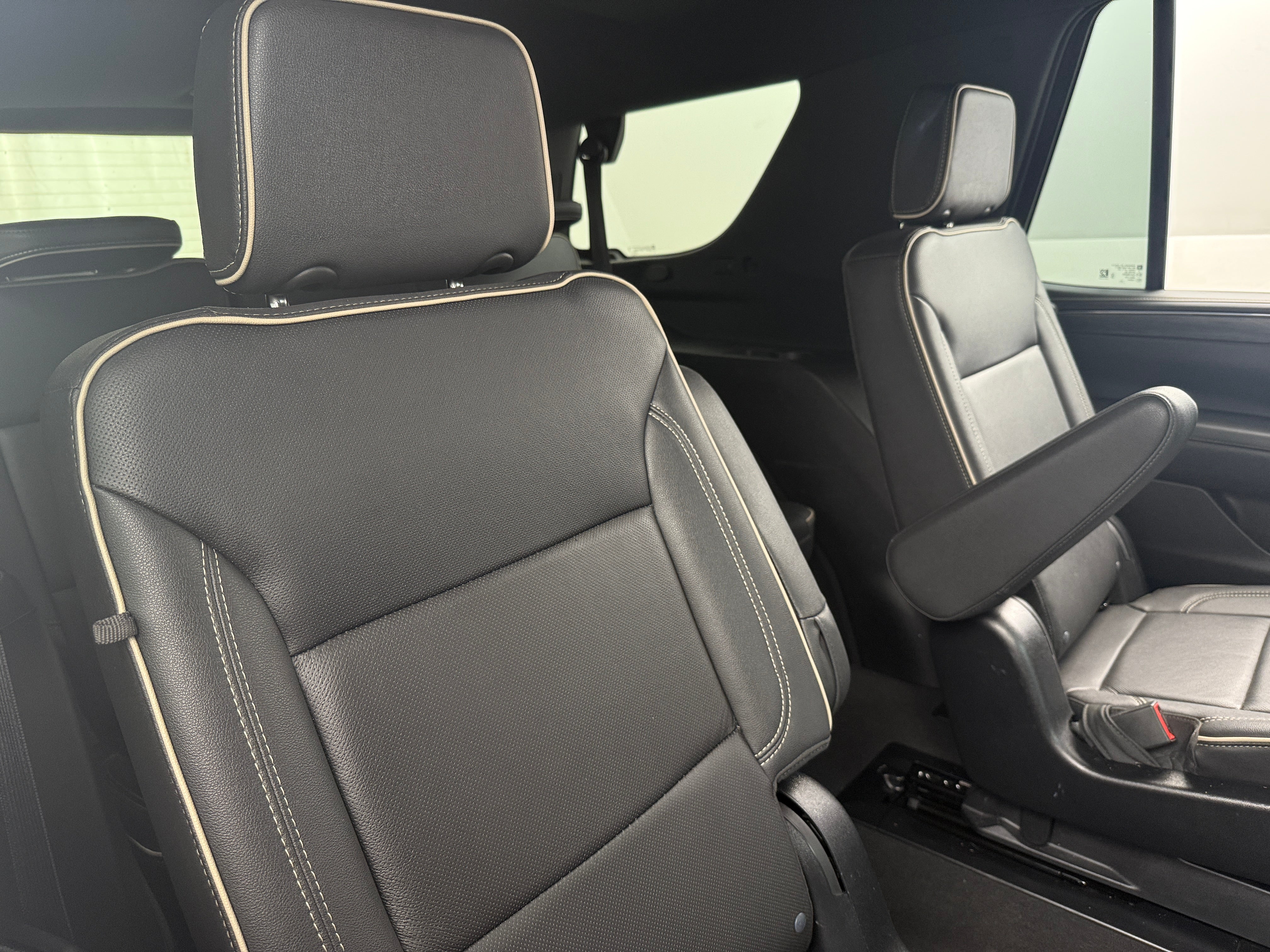 2023 GMC Yukon SLT 5