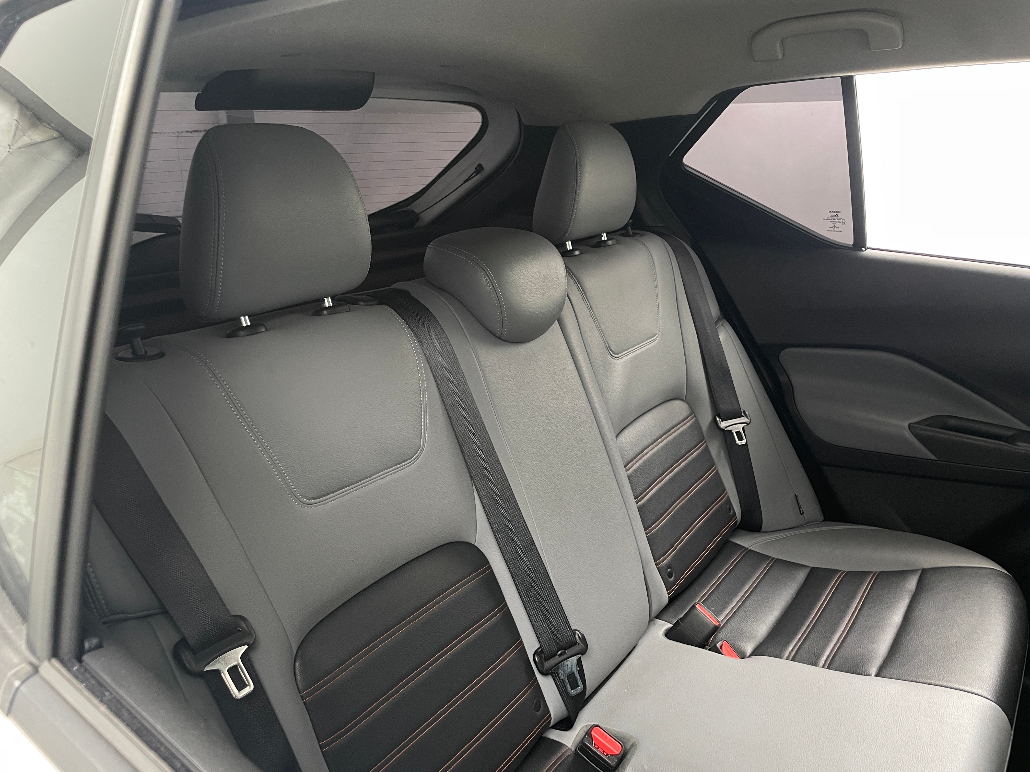 2023 Nissan Kicks SR 5