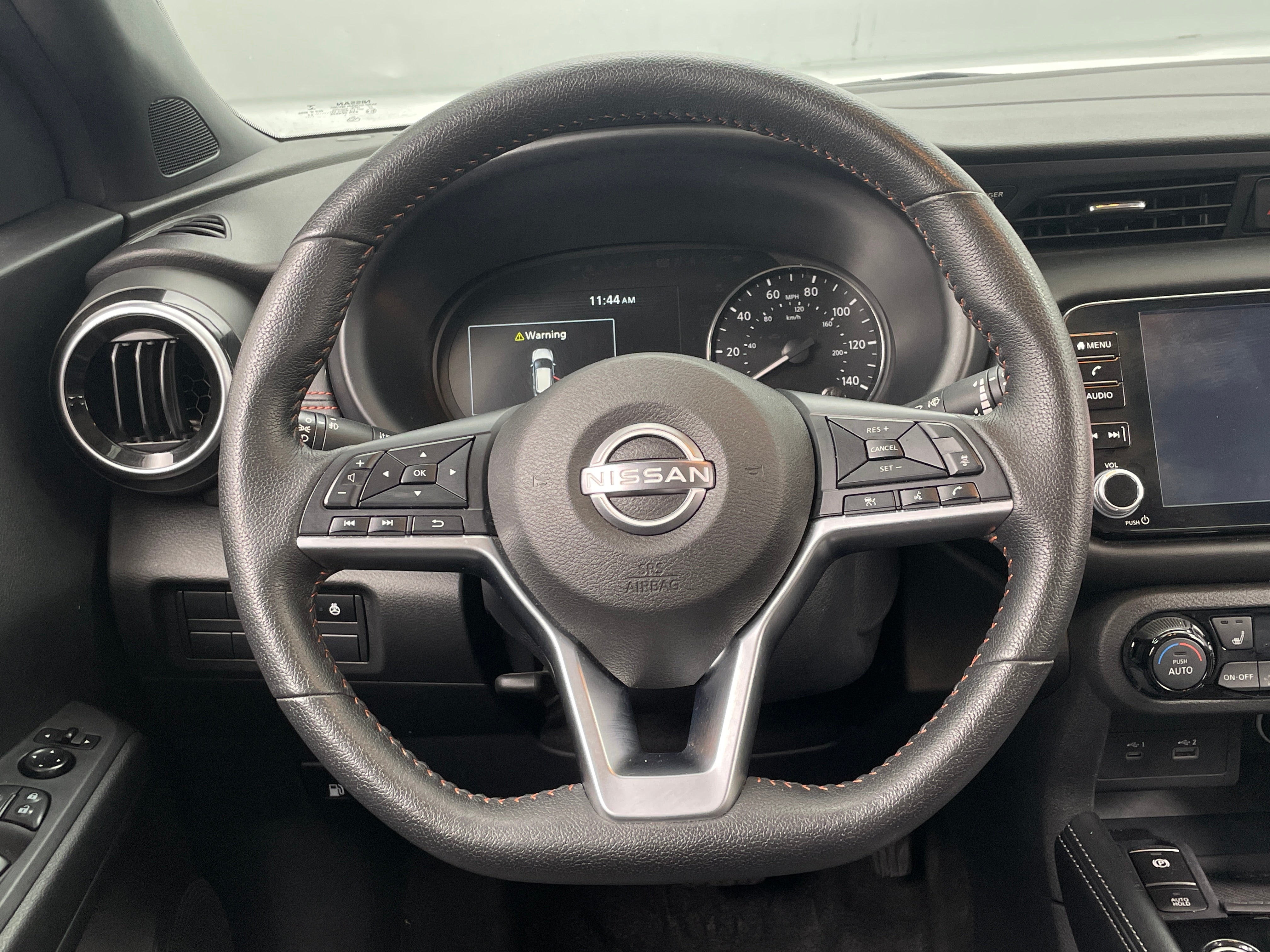 2023 Nissan Kicks SR 4