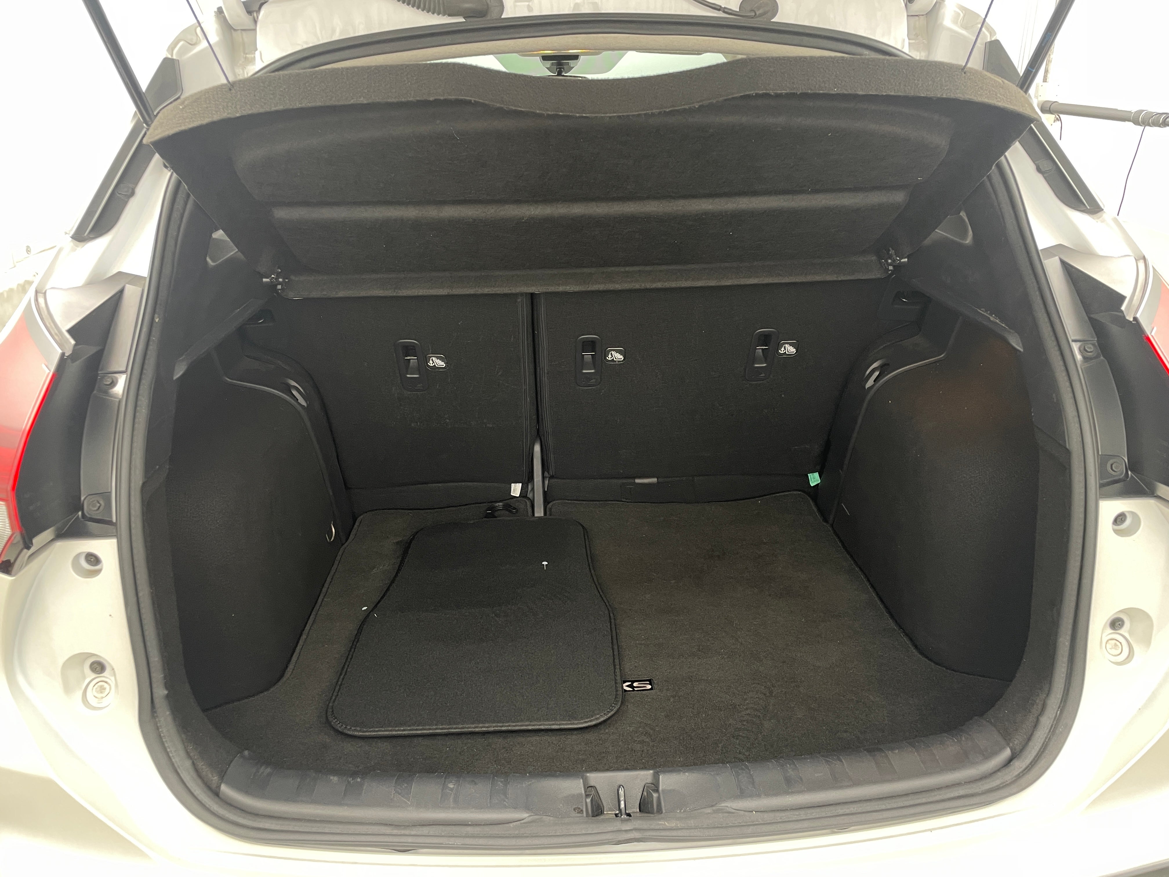 2023 Nissan Kicks SR 6