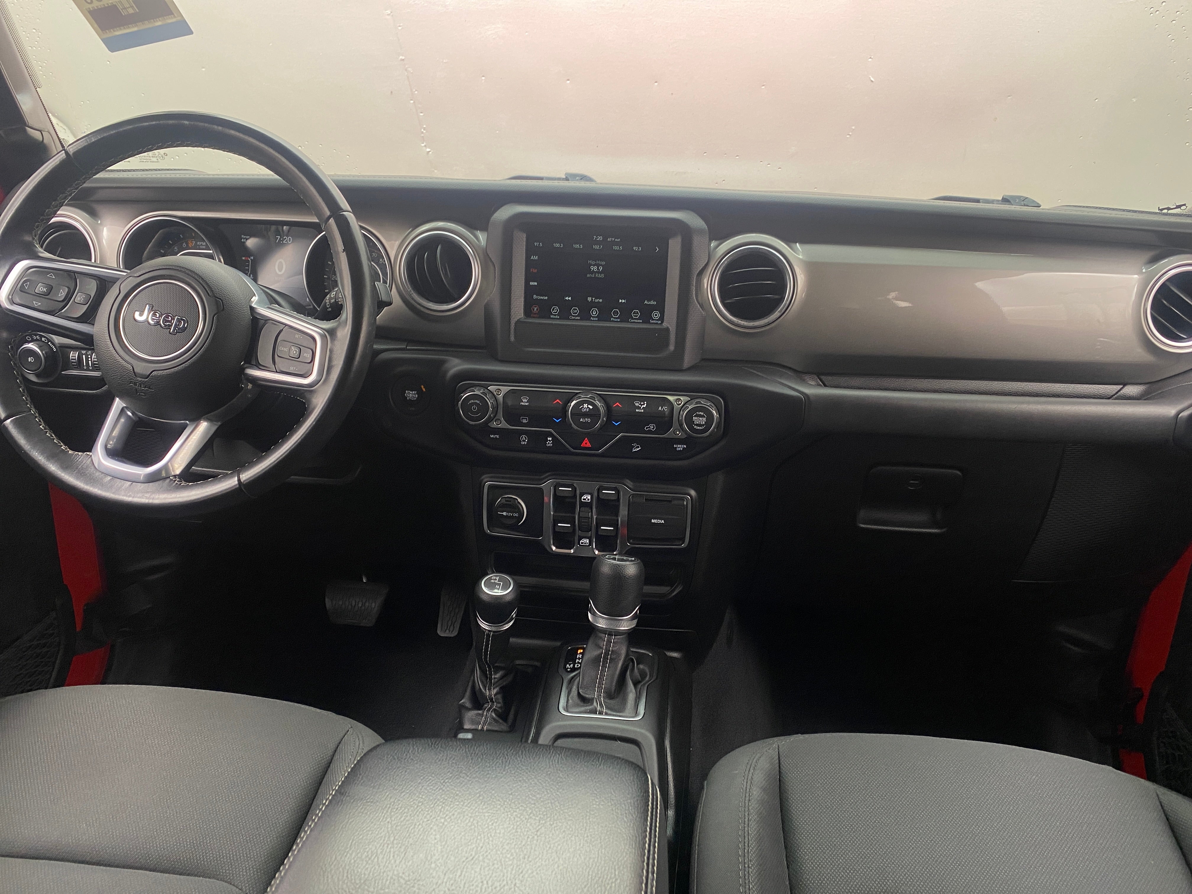 2019 Jeep Wrangler Unlimited Sahara 3