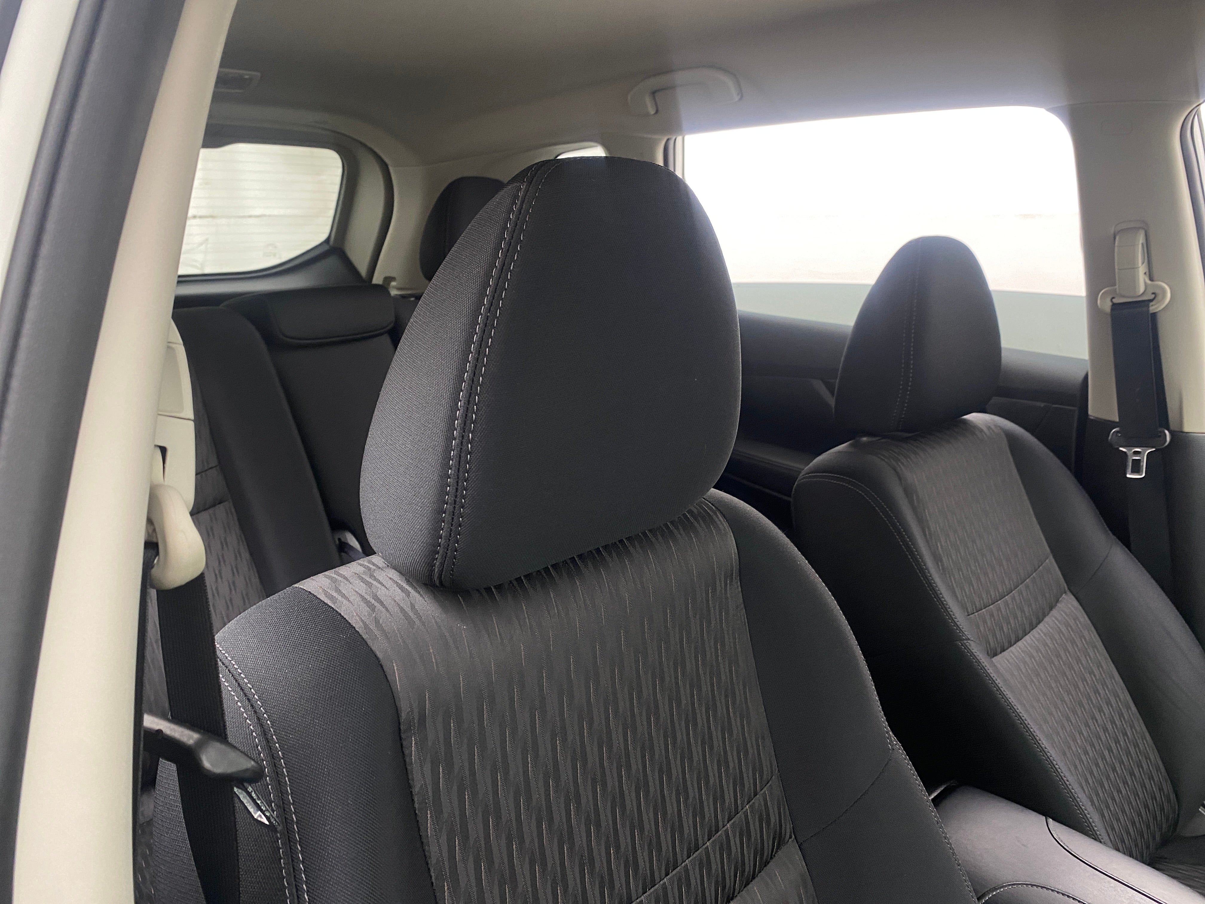 2017 Nissan Rogue SV 2
