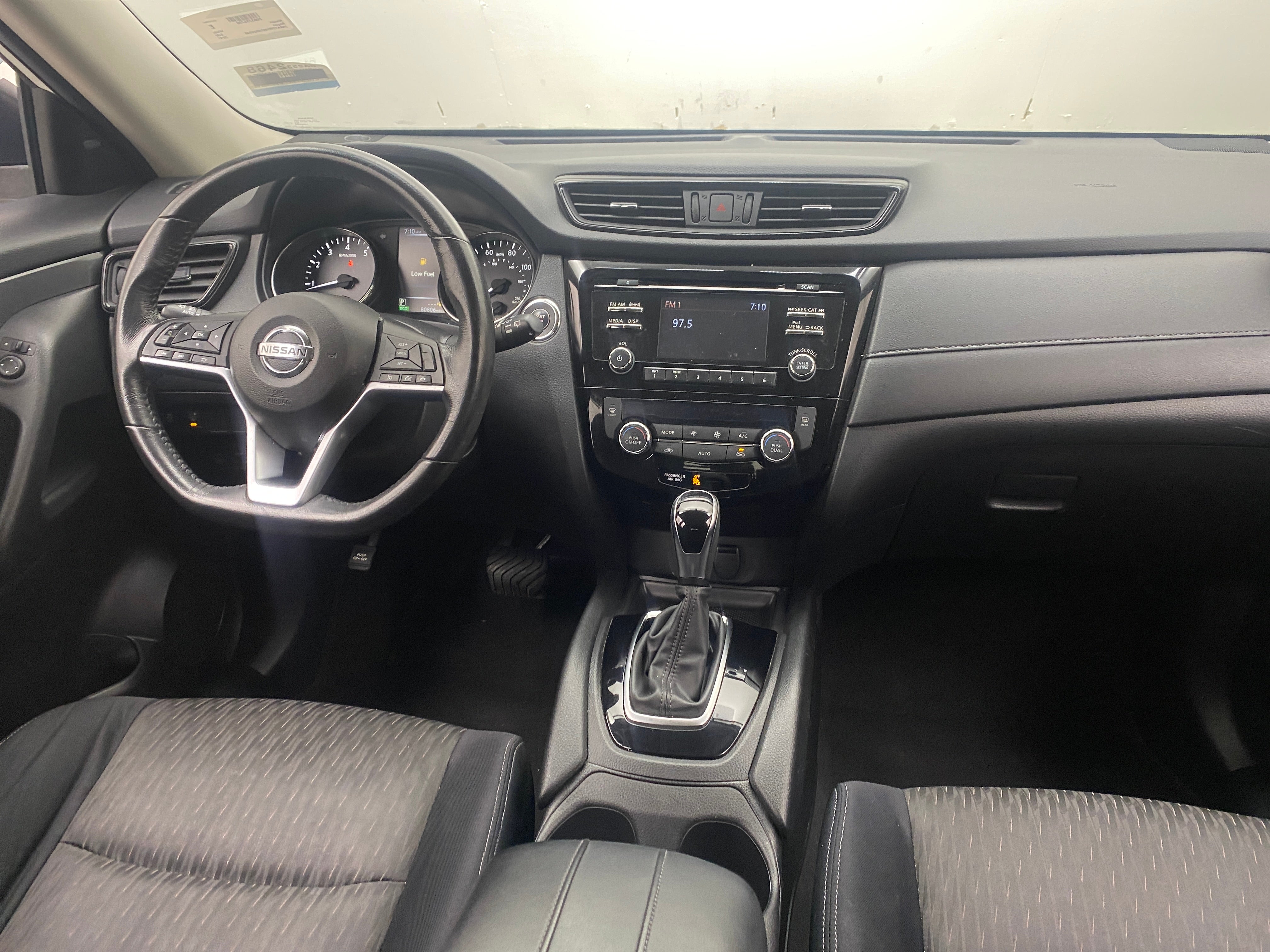 2017 Nissan Rogue SV 3