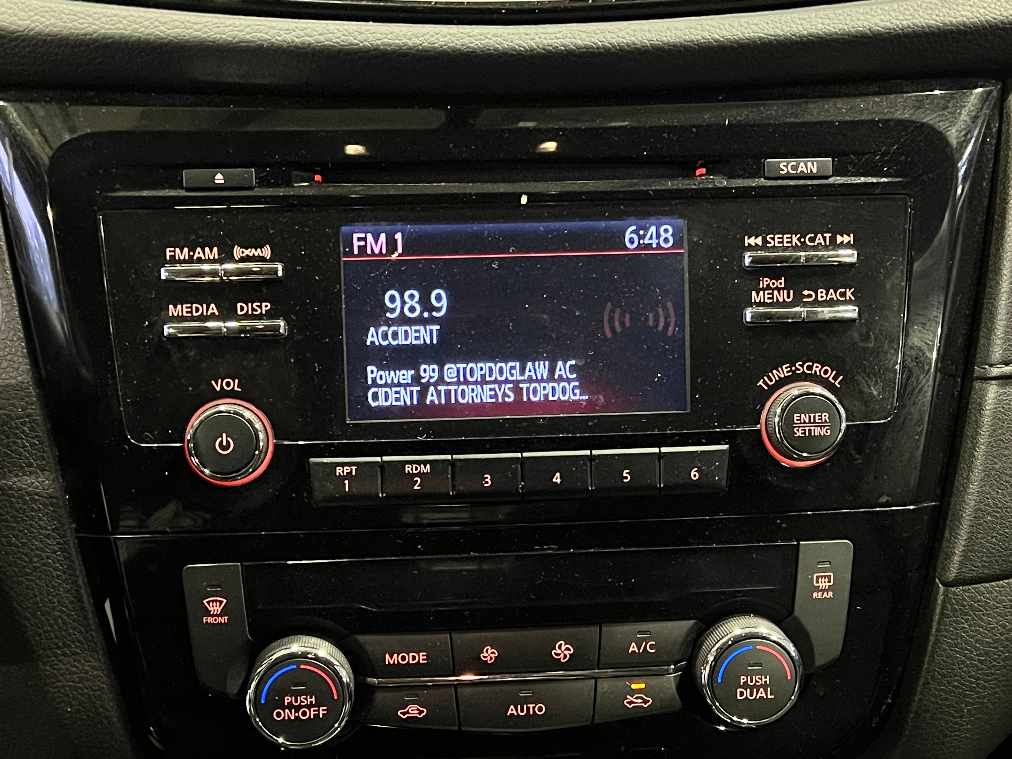 2017 Nissan Rogue SV 4