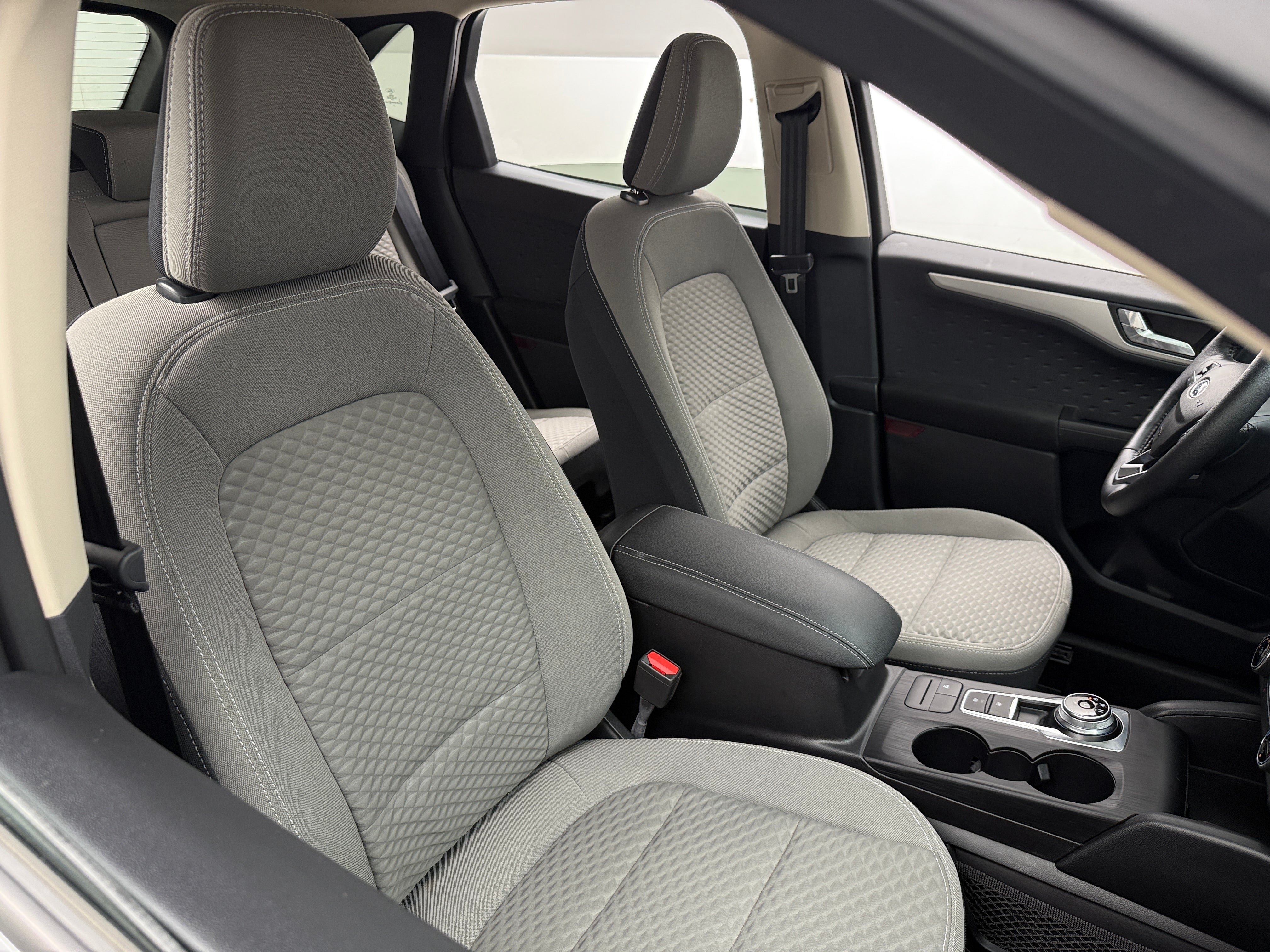 2020 Ford Escape SE 2